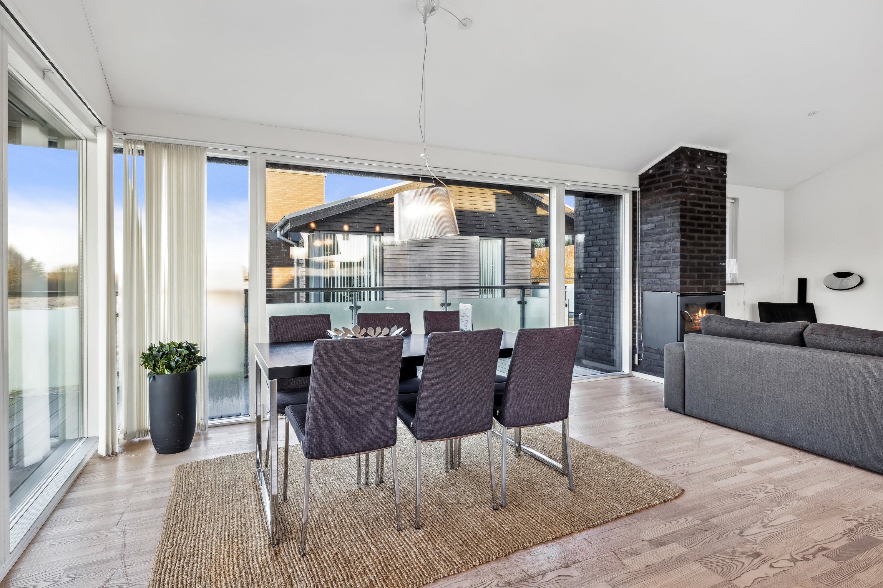 Fremhævet stue billede i fuldskærmstilstand. Billede af Lübker Allé 25, 8581 Nimtofte