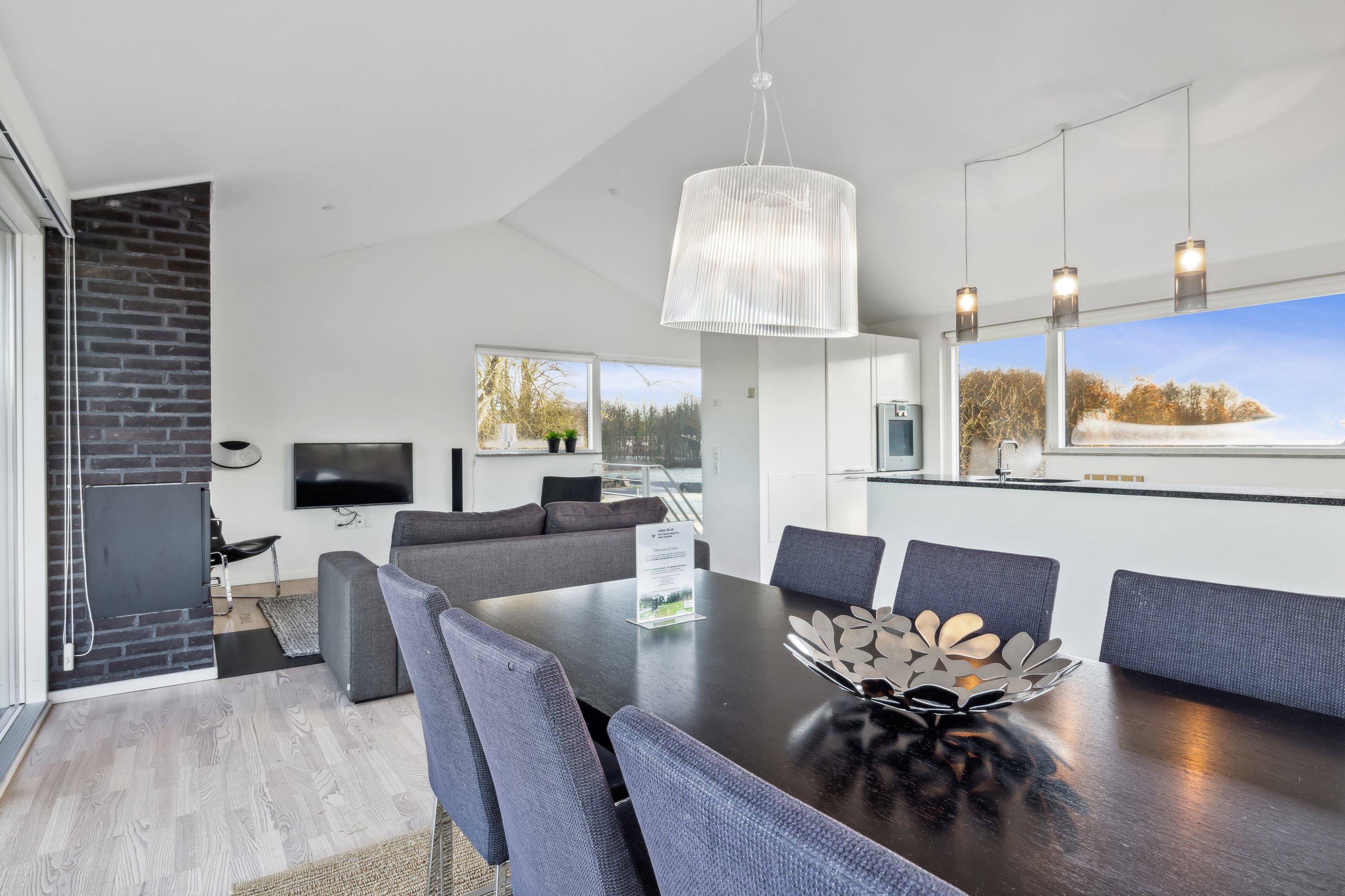 Fremhævet stue billede i fuldskærmstilstand. Billede af Lübker Allé 25, 8581 Nimtofte