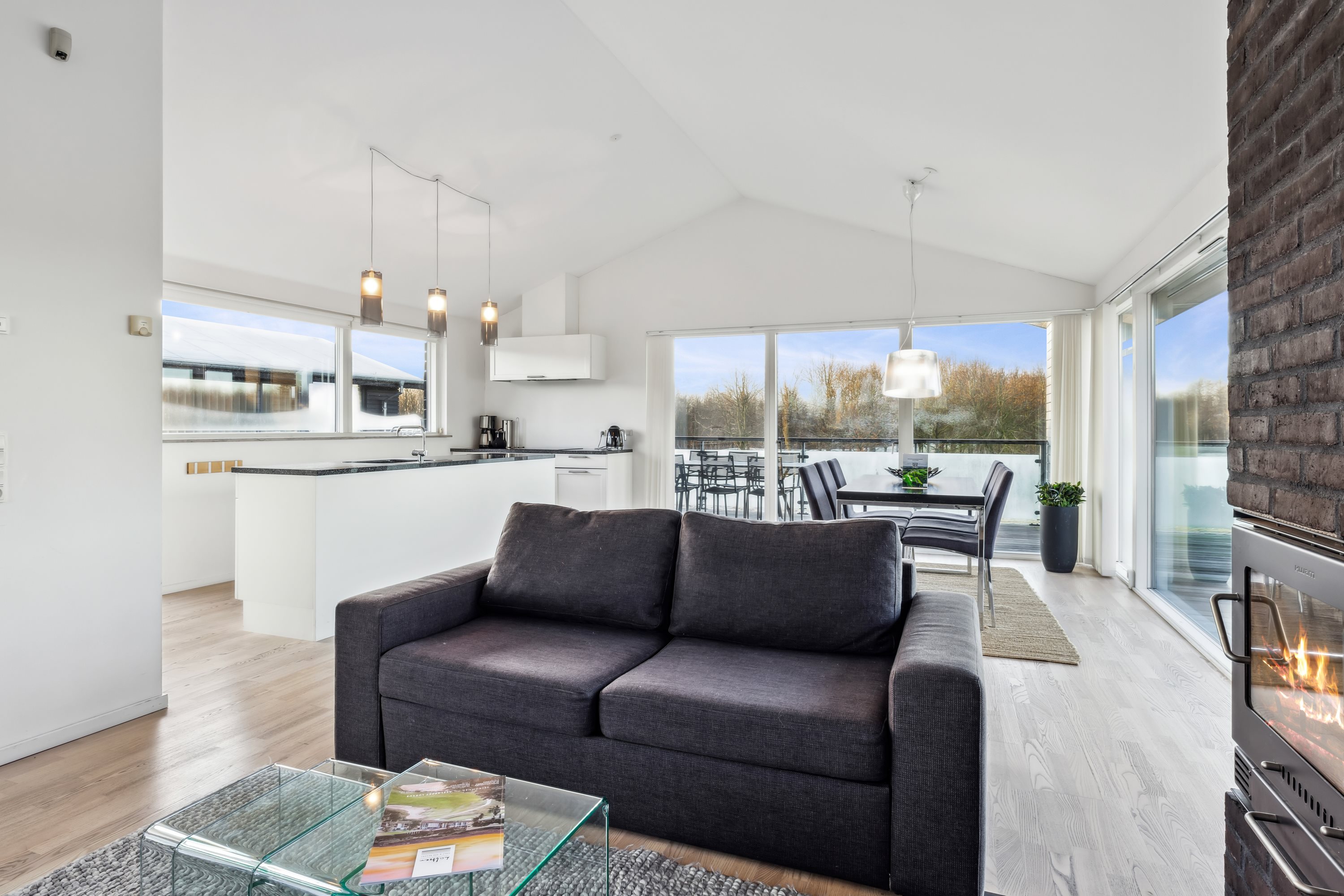 Fremhævet stue billede i fuldskærmstilstand. Billede af Lübker Allé 25, 8581 Nimtofte