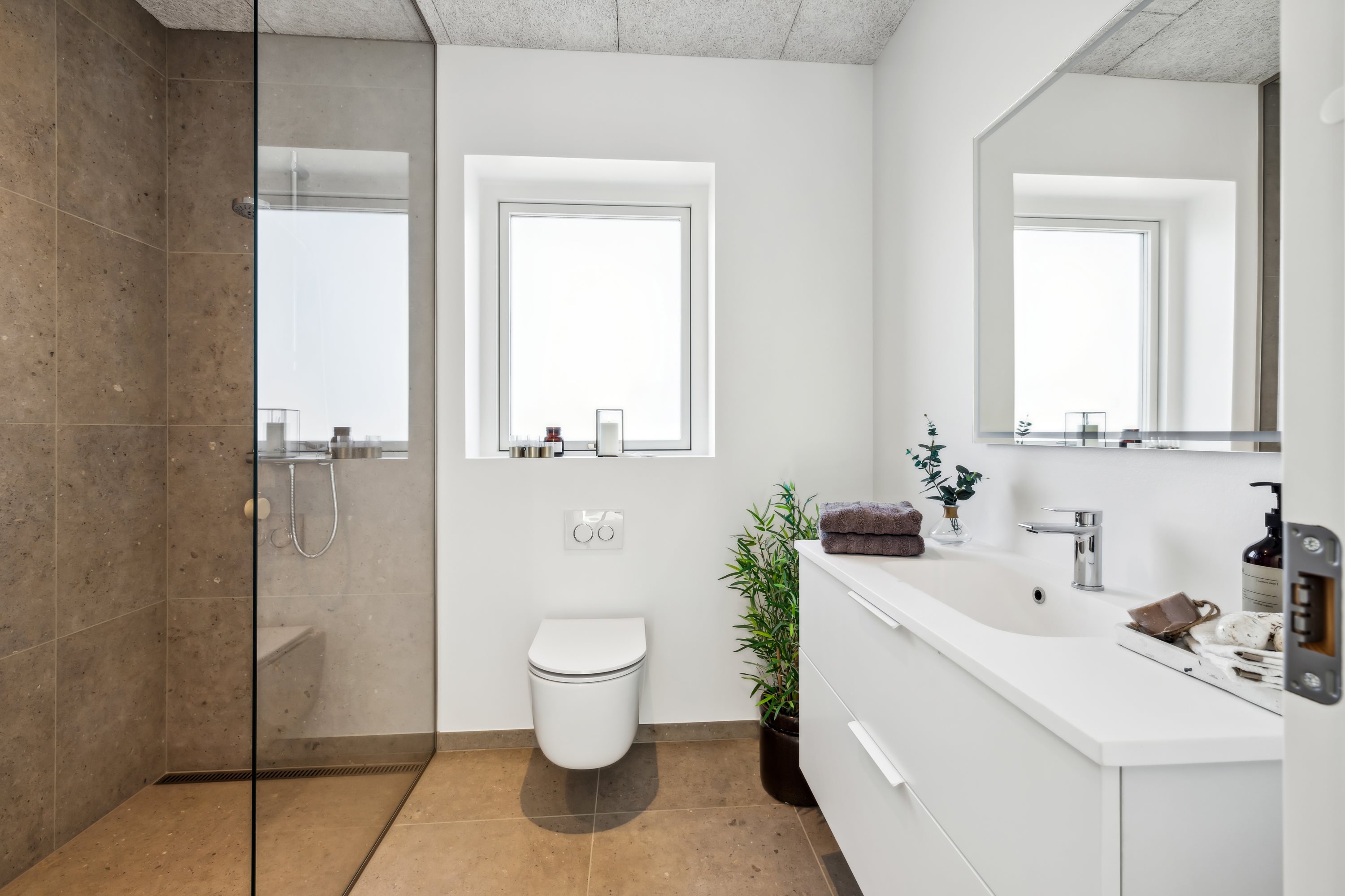 Fremhævet badeværelse billede i fuldskærmstilstand. Billede af Mølbjerget 17, Rodskov, 8543 Hornslet