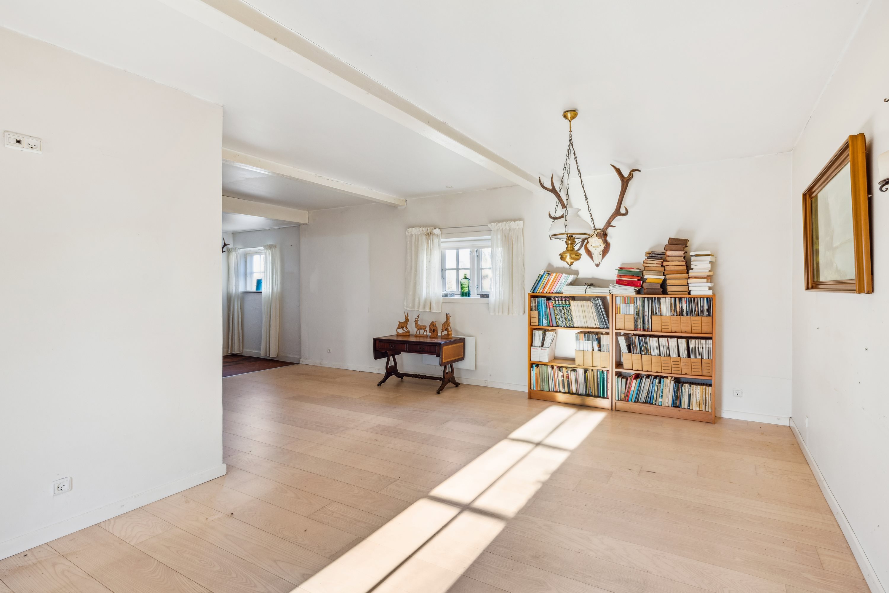 Fremhævet stue billede i fuldskærmstilstand. Billede af Stokkebro 26, Gjerrild, 8500 Grenaa