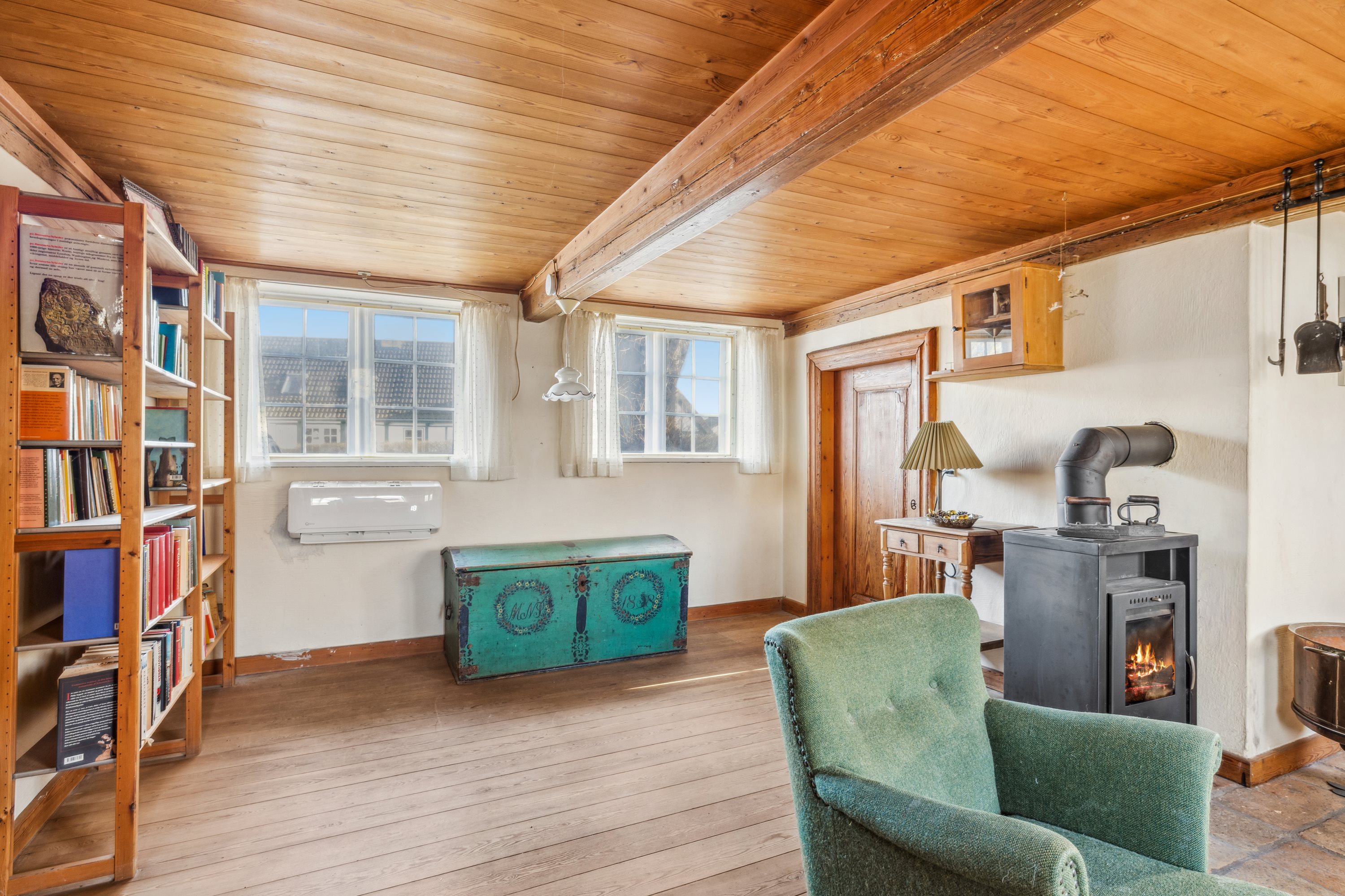 Fremhævet stue billede i fuldskærmstilstand. Billede af Stokkebro 26, Gjerrild, 8500 Grenaa