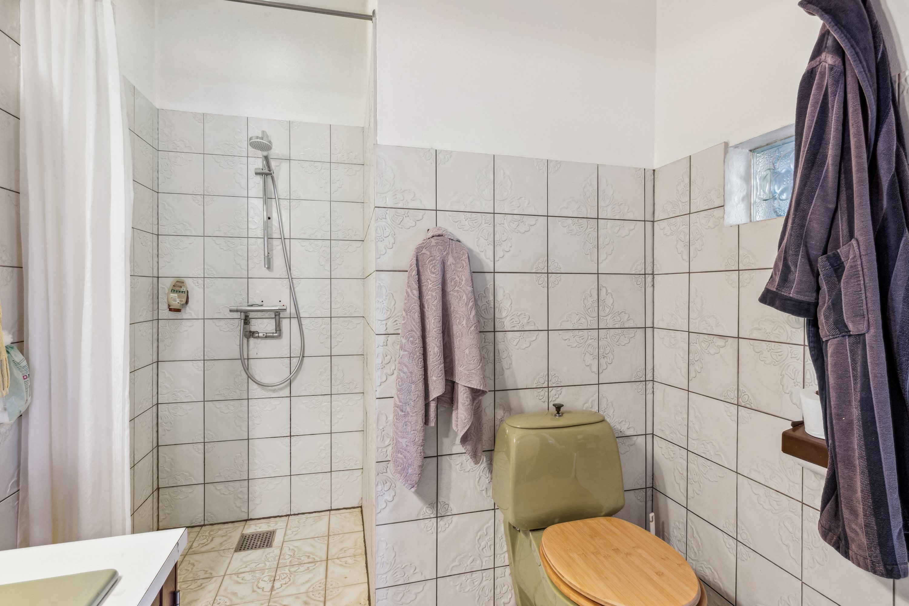 Fremhævet badeværelse billede i fuldskærmstilstand. Billede af Stokkebro 26, Gjerrild, 8500 Grenaa