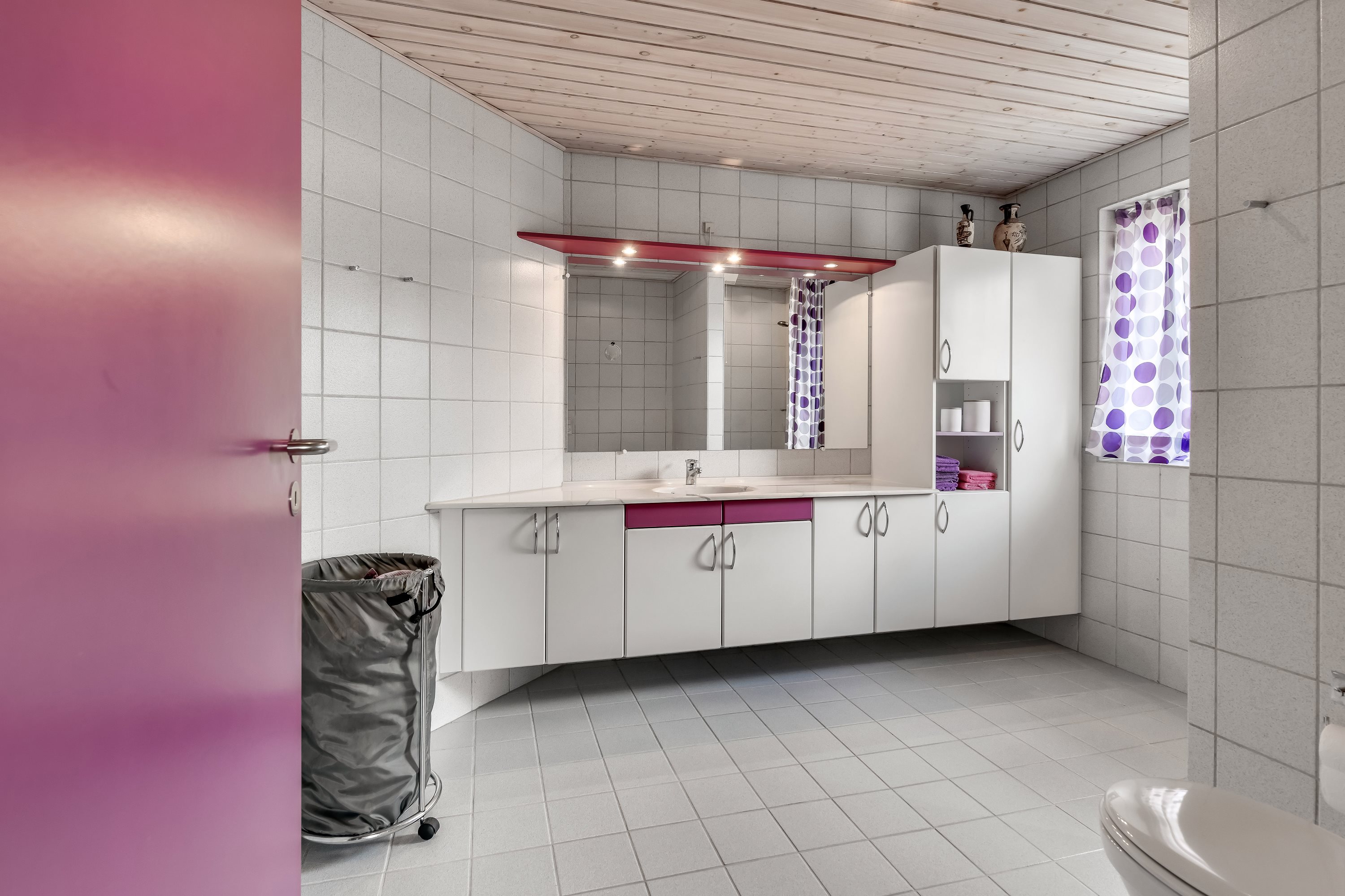 Fremhævet badeværelse billede i fuldskærmstilstand. Billede af Søllingdalvej 88, 7250 Hejnsvig