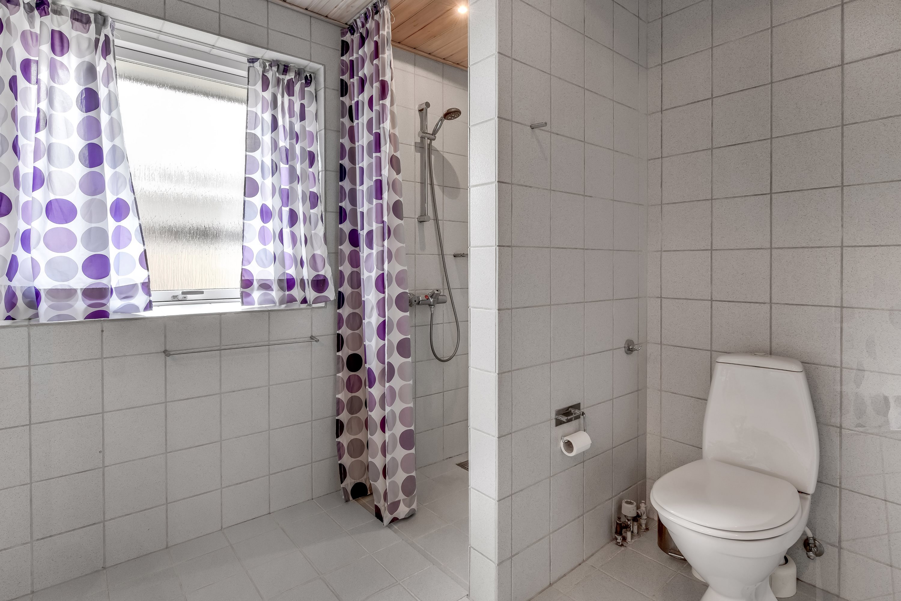 Fremhævet toilet billede i fuldskærmstilstand. Billede af Søllingdalvej 88, 7250 Hejnsvig