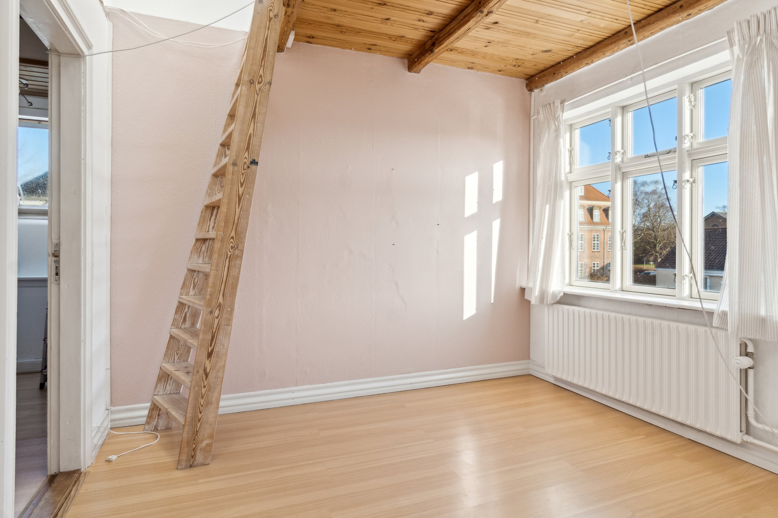 Fremhævet trappe billede i fuldskærmstilstand. Billede af Kastanievej 11, 4200 Slagelse