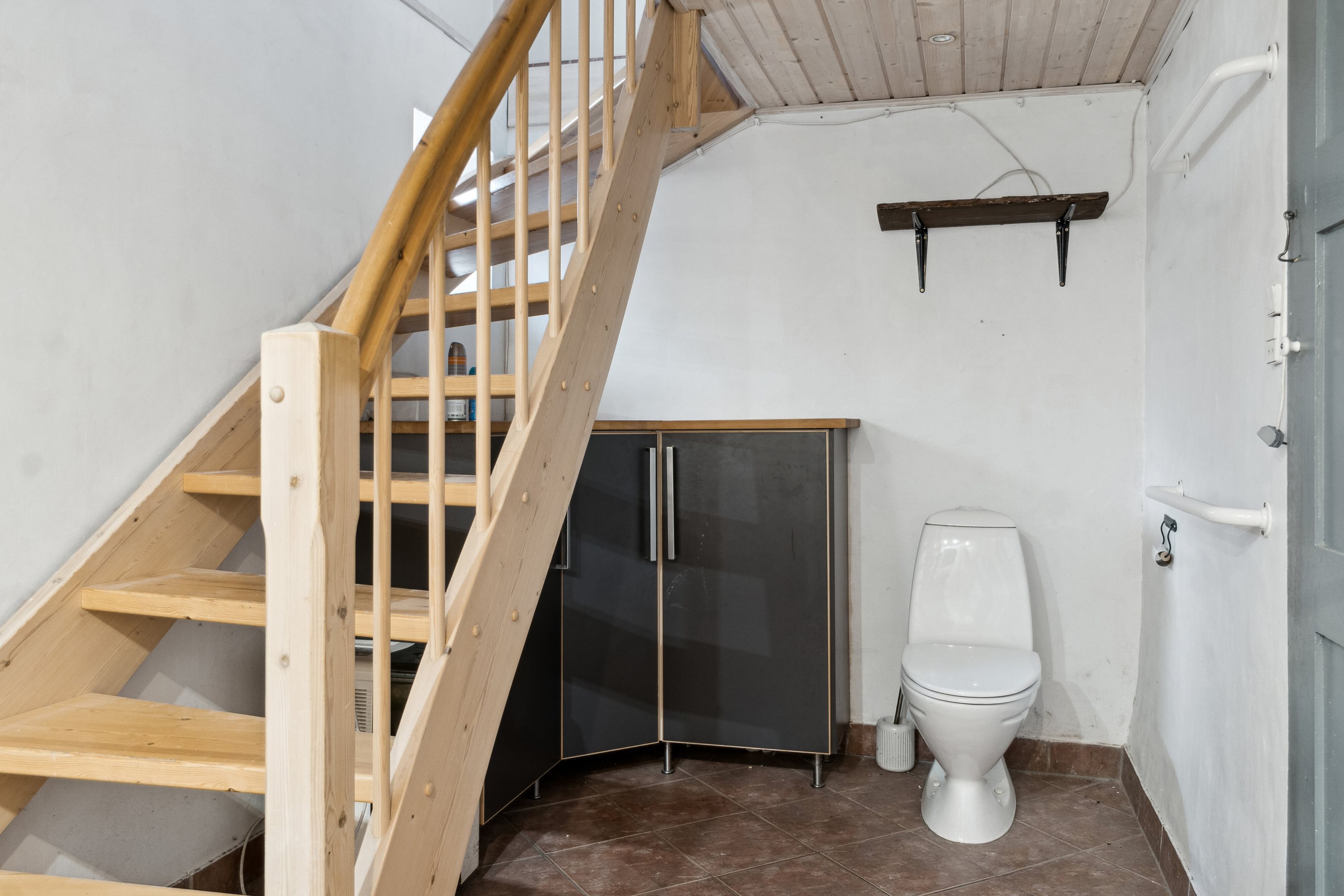 Fremhævet trappe billede i fuldskærmstilstand. Billede af Kastanievej 11, 4200 Slagelse