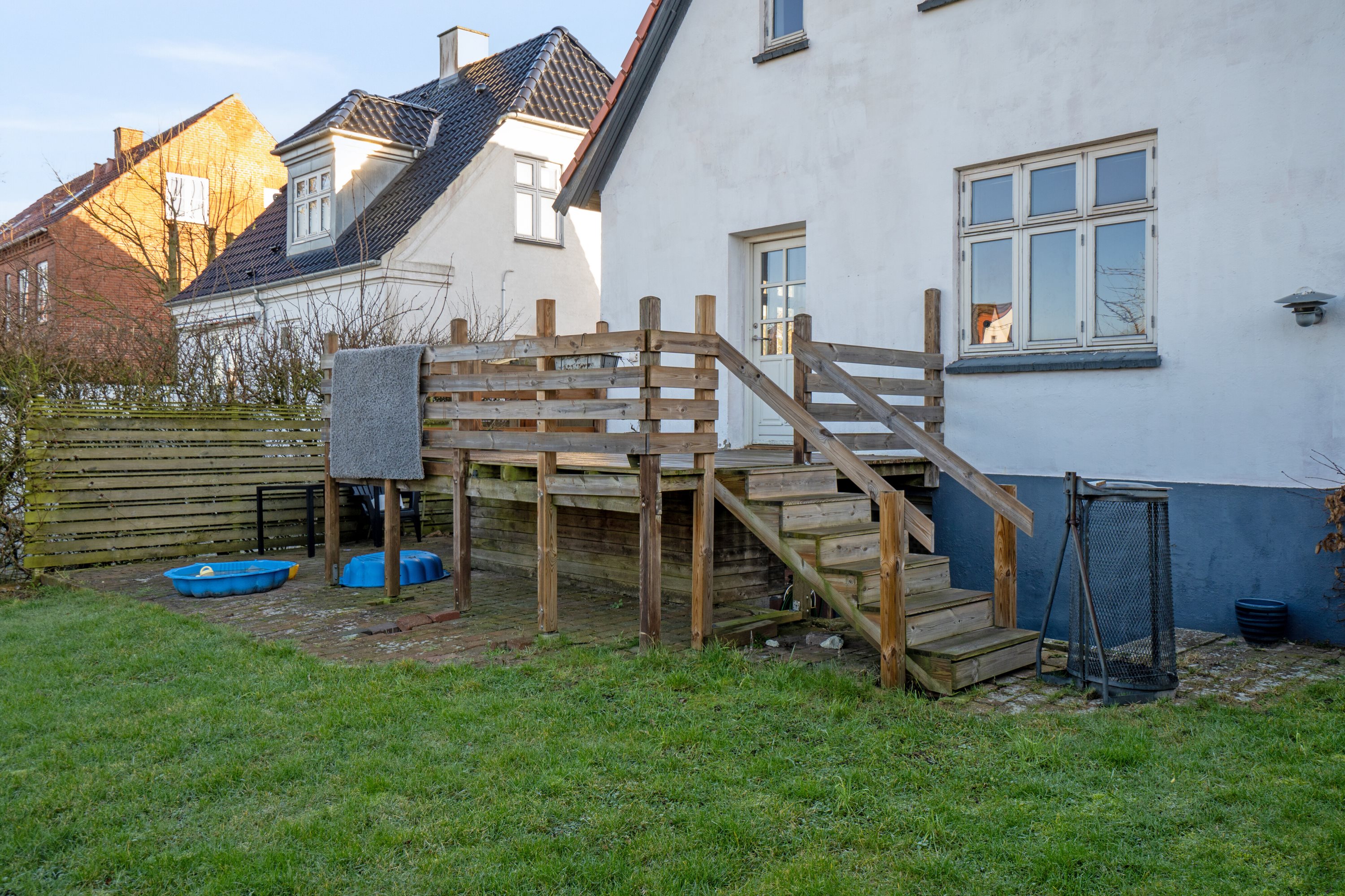 Fremhævet set fra haven billede i fuldskærmstilstand. Billede af Kastanievej 11, 4200 Slagelse