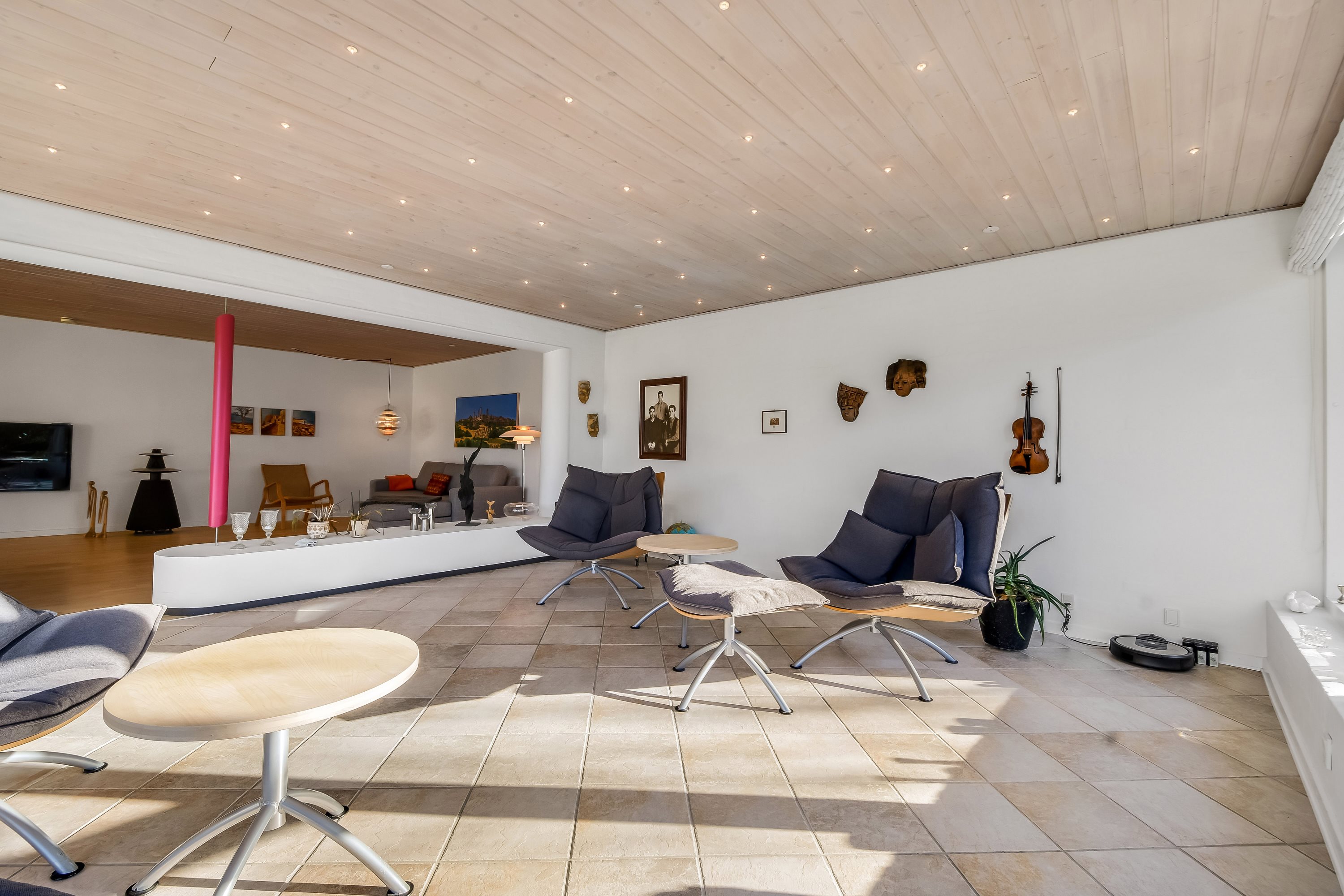 Fremhævet stue billede i fuldskærmstilstand. Billede af Lundgaardsparken 74, 7600 Struer