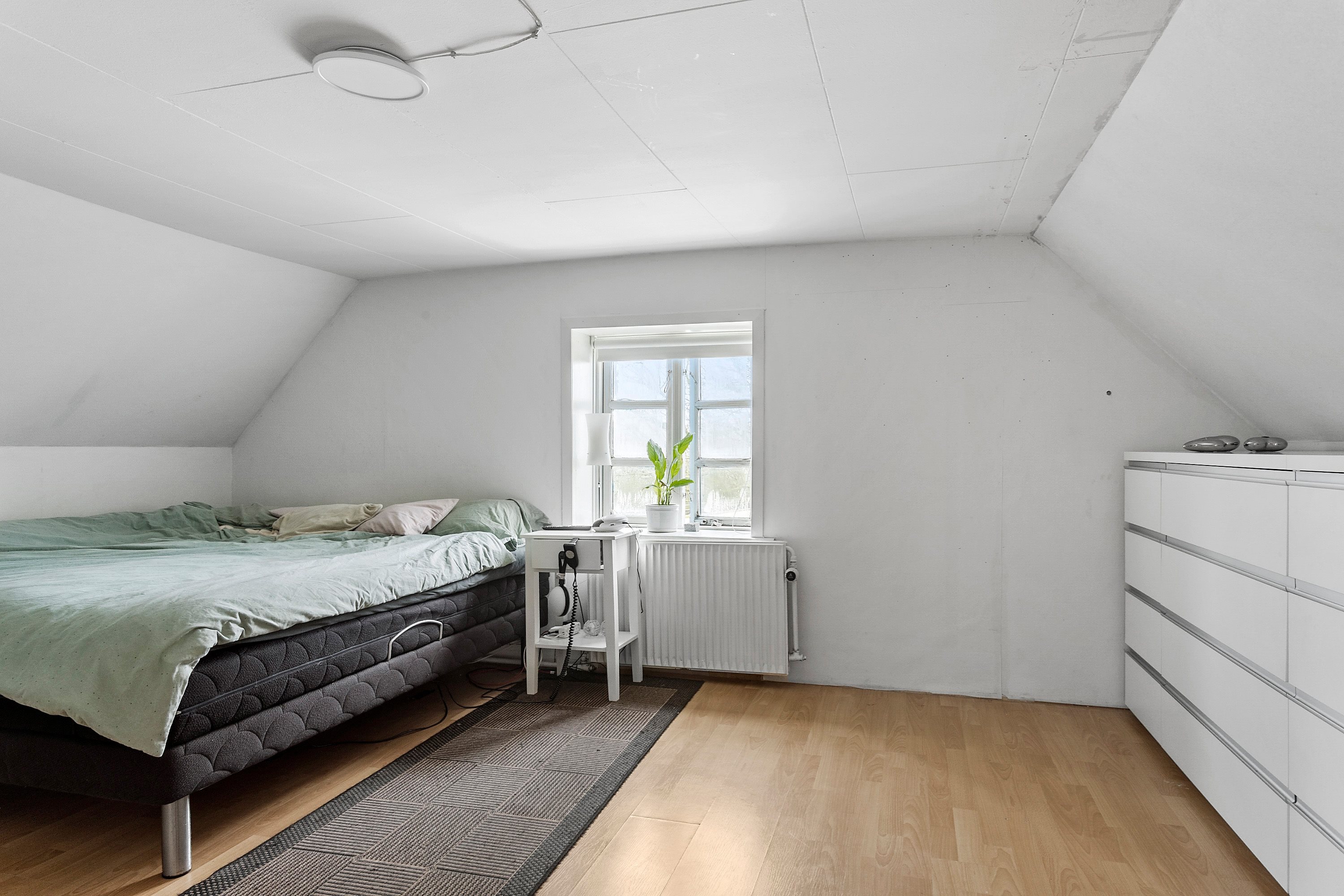 Fremhævet soveværelse billede i fuldskærmstilstand. Billede af Skrave Kirkevej 1, Langetved, 6630 Rødding