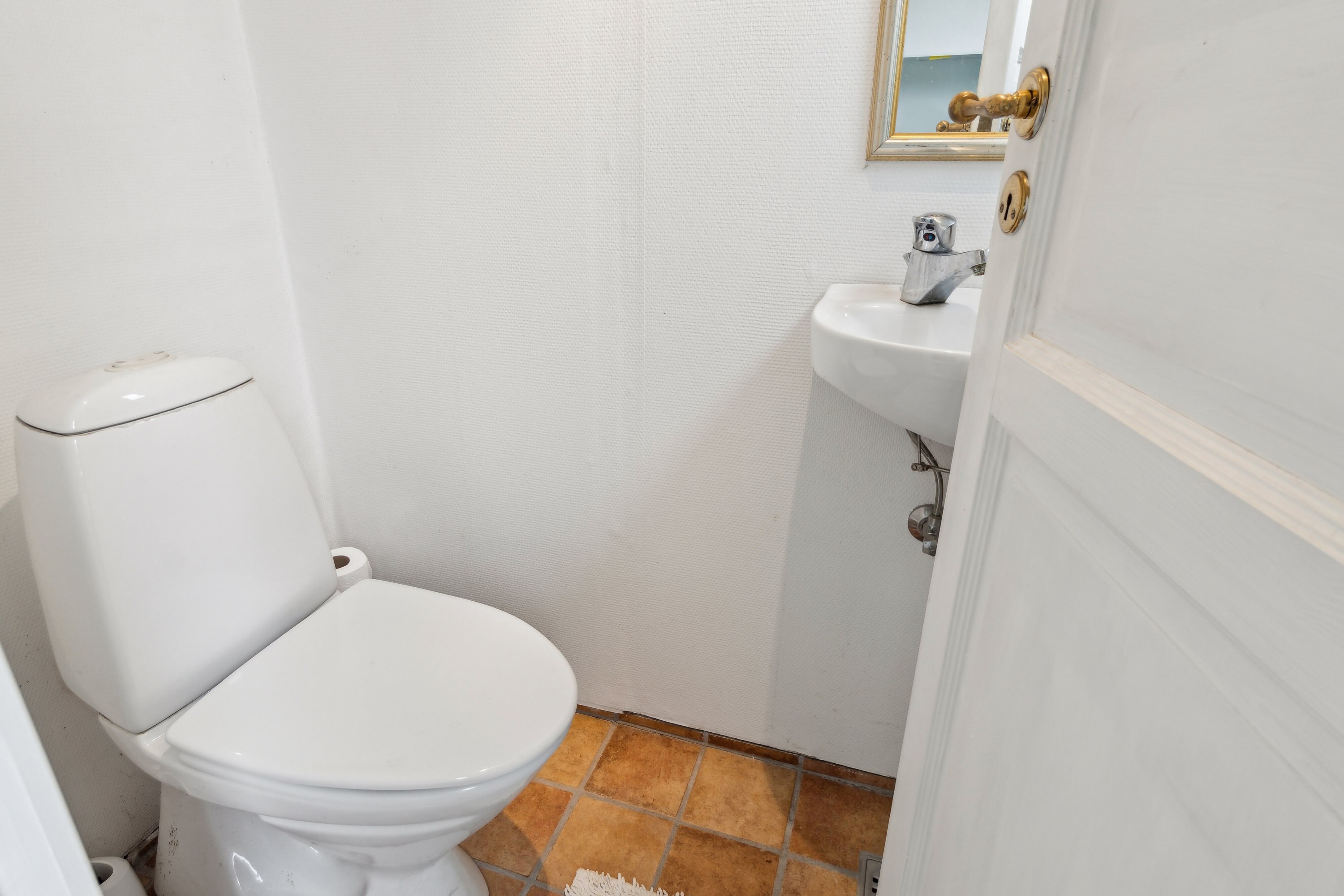 Fremhævet badeværelse billede i fuldskærmstilstand. Billede af Møllevej 19, 9800 Hjørring