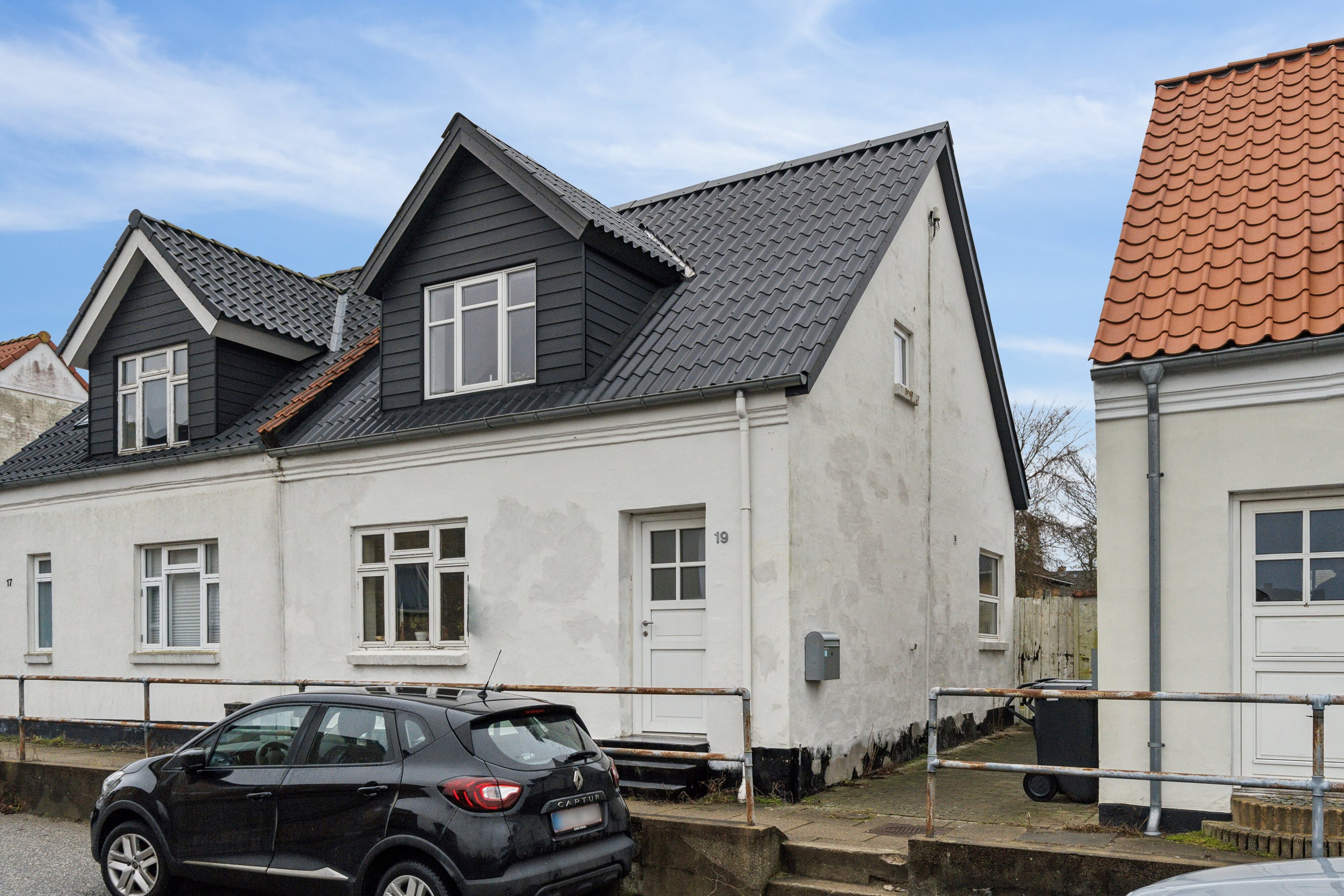 Fremhævet set fra vejen billede i fuldskærmstilstand. Billede af Møllevej 19, 9800 Hjørring