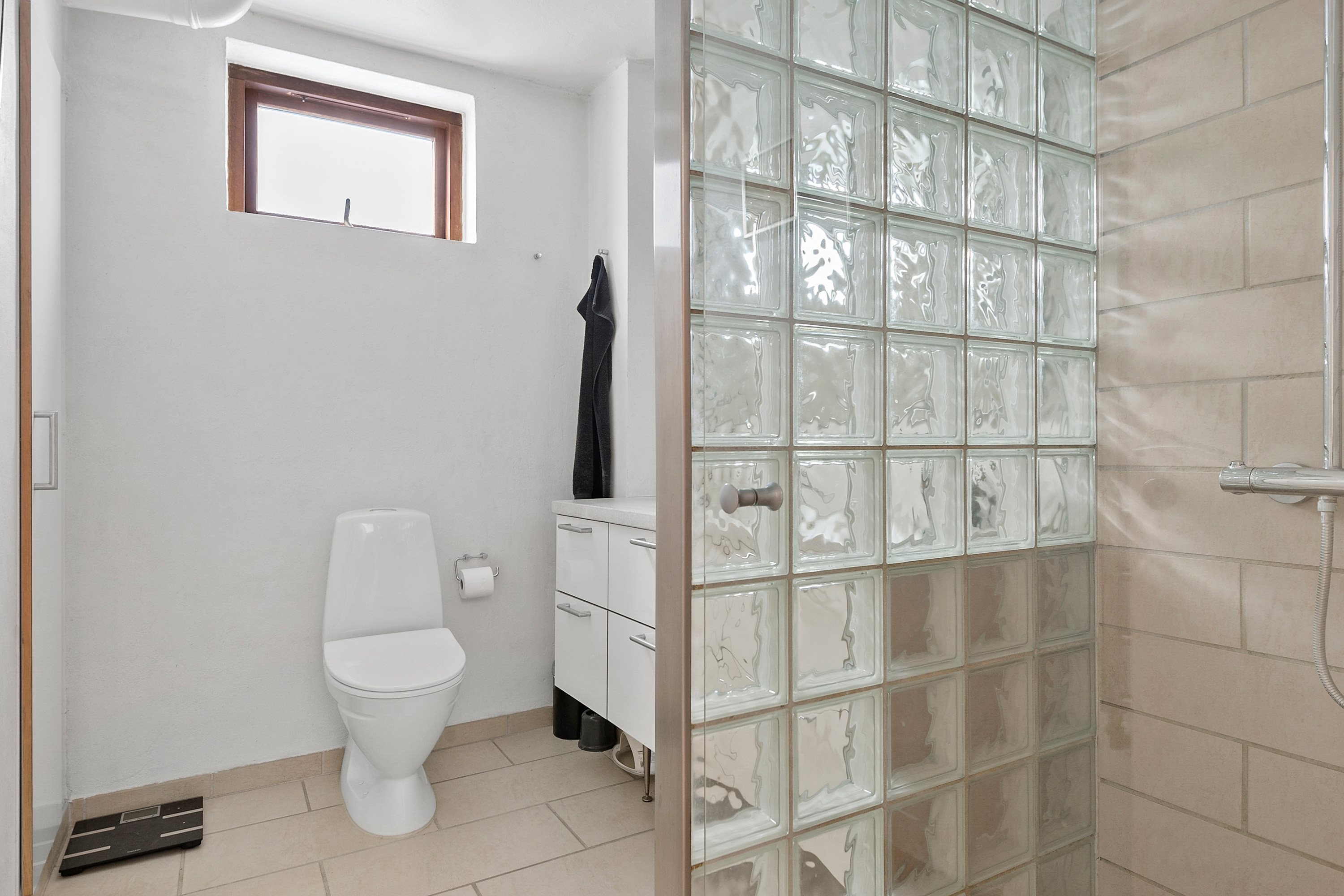 Fremhævet badeværelse billede i fuldskærmstilstand. Billede af Hylkevej 74, Hylke, 8660 Skanderborg