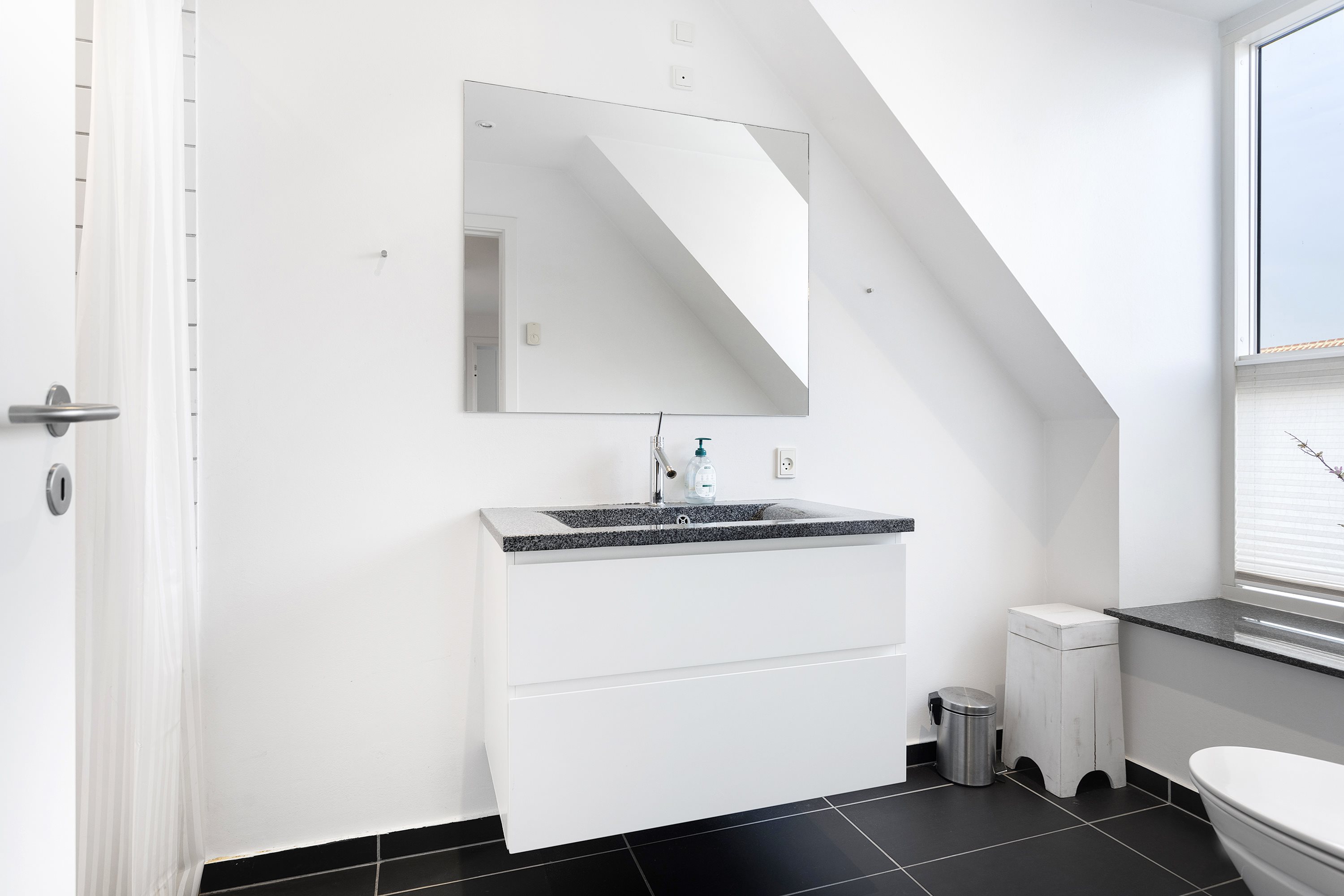 Fremhævet badeværelse billede i fuldskærmstilstand. Billede af Møllevang 1C, Midtbyen, 9990 Skagen