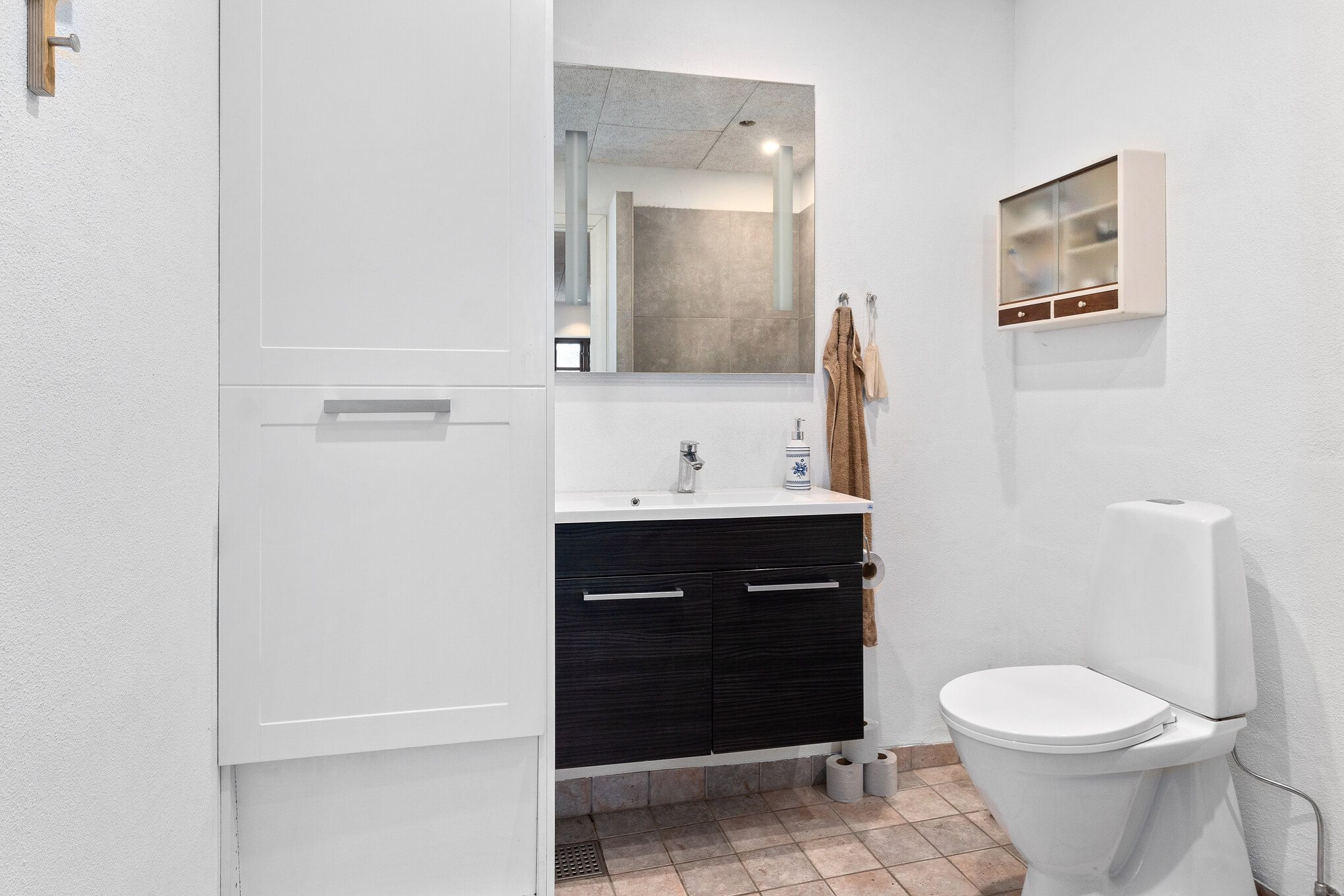 Fremhævet badeværelse billede i fuldskærmstilstand. Billede af Møllebakken 11A, 9870 Sindal