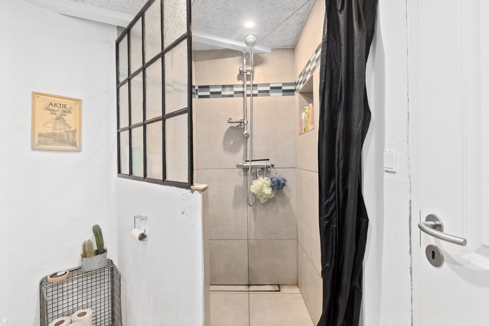 Fremhævet badeværelse billede i fuldskærmstilstand. Billede af Møllebakken 11A, 9870 Sindal