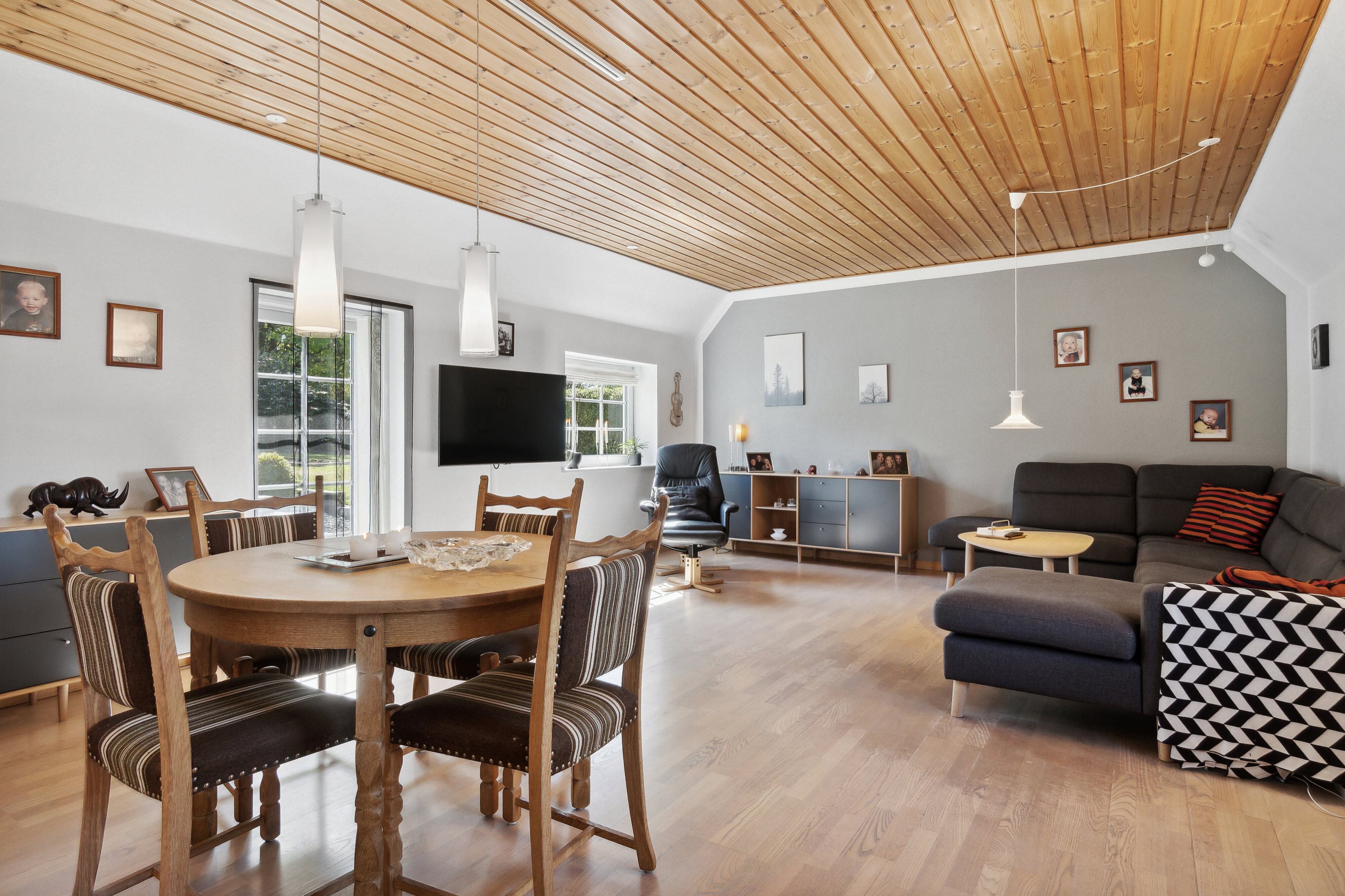 Fremhævet stue billede i fuldskærmstilstand. Billede af Hald Møllevej 42, Stouby, 8983 Gjerlev J