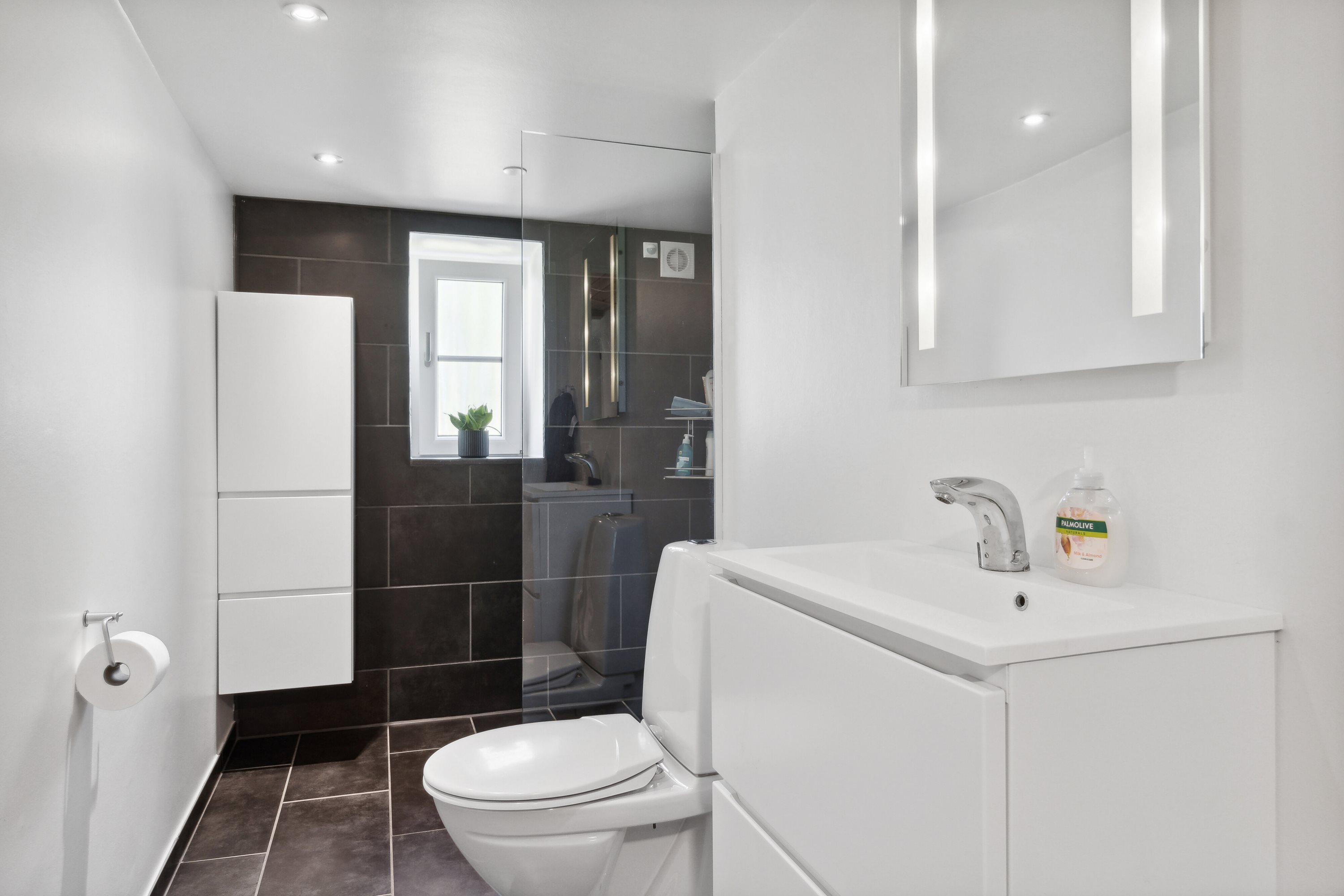 Fremhævet badeværelse billede i fuldskærmstilstand. Billede af Hald Møllevej 42, Stouby, 8983 Gjerlev J