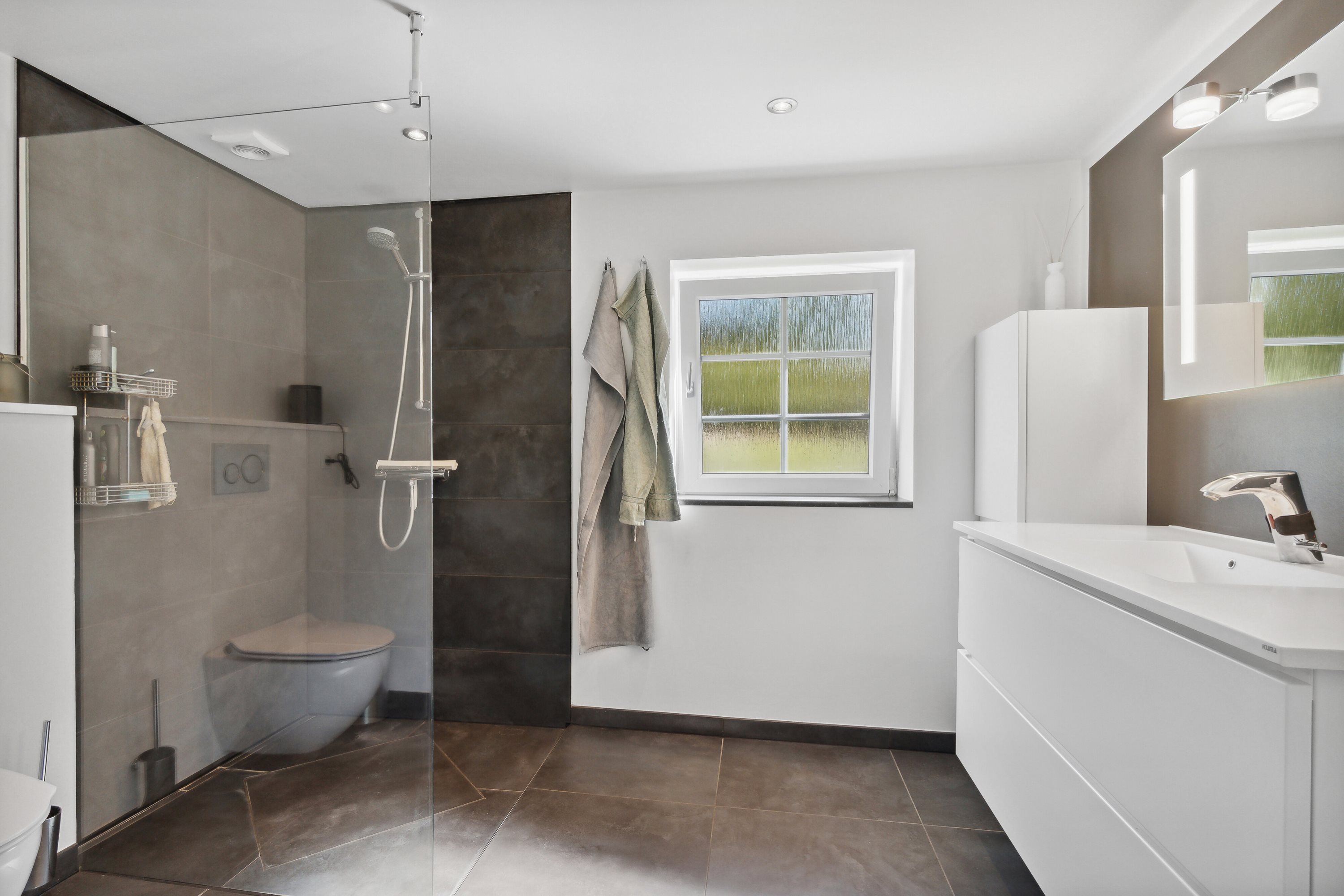 Fremhævet badeværelse billede i fuldskærmstilstand. Billede af Hald Møllevej 42, Stouby, 8983 Gjerlev J