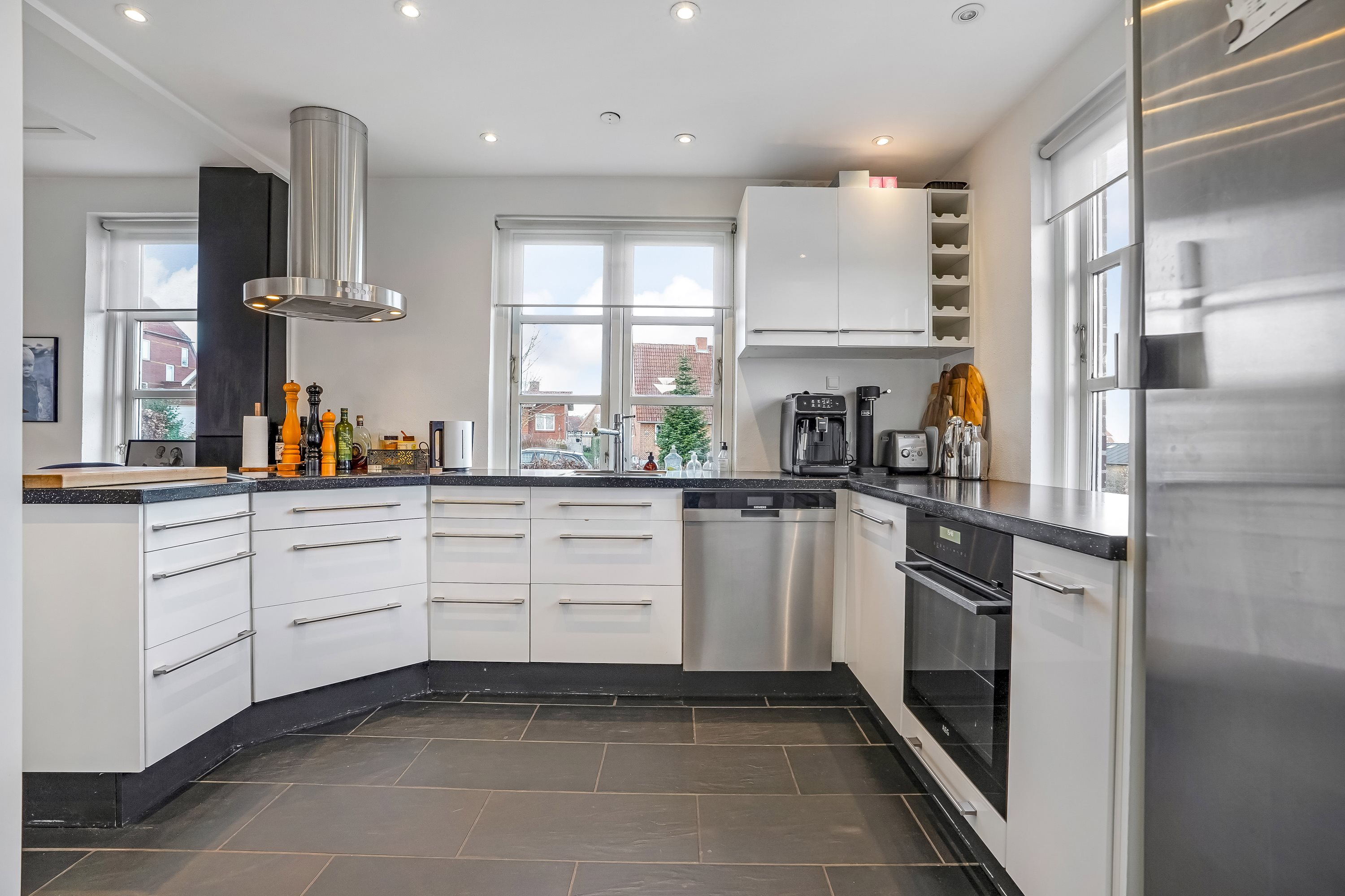 Fremhævet køkken billede i fuldskærmstilstand. Billede af Adlerhusvej 24, 5500 Middelfart