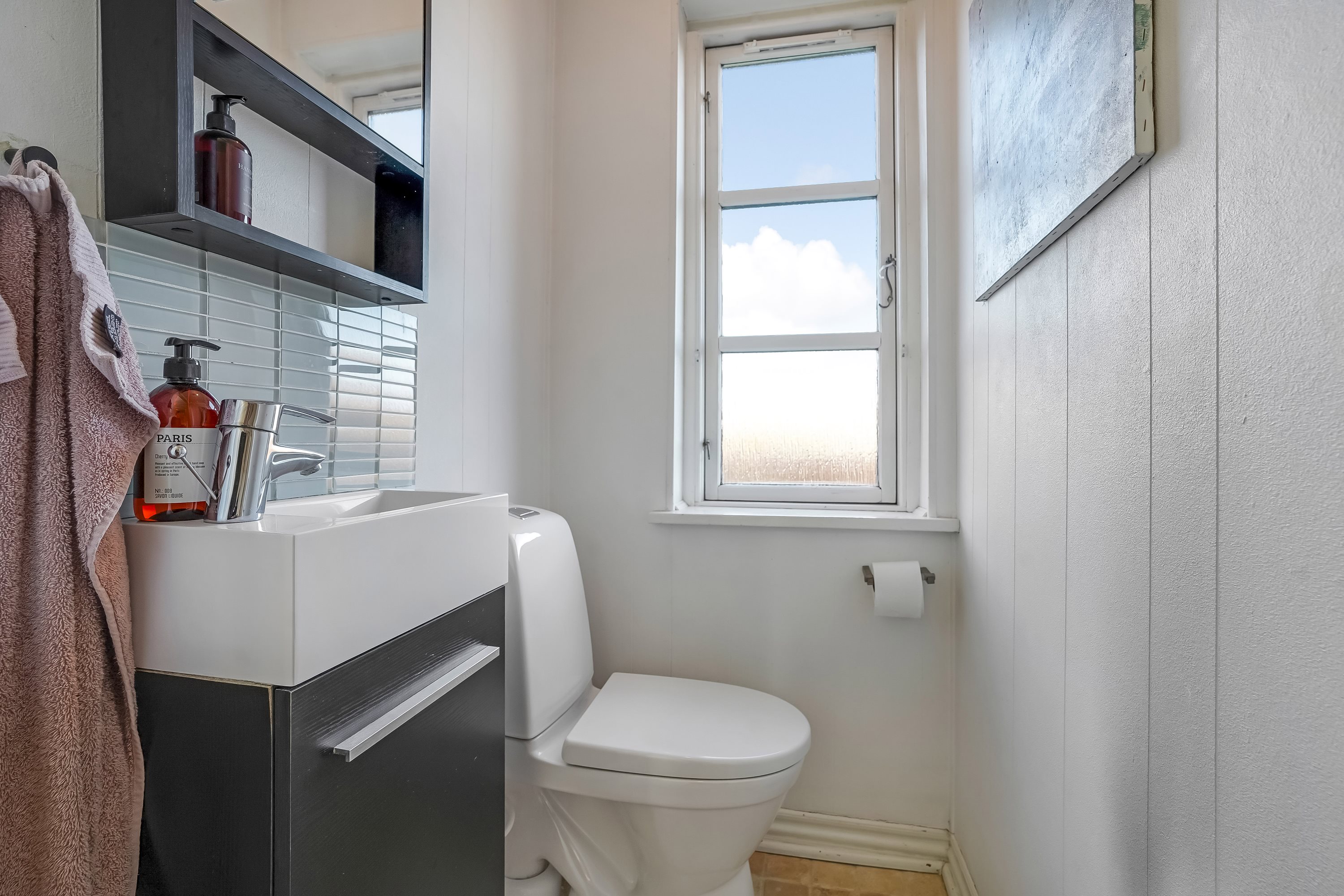 Fremhævet toilet billede i fuldskærmstilstand. Billede af Adlerhusvej 24, 5500 Middelfart