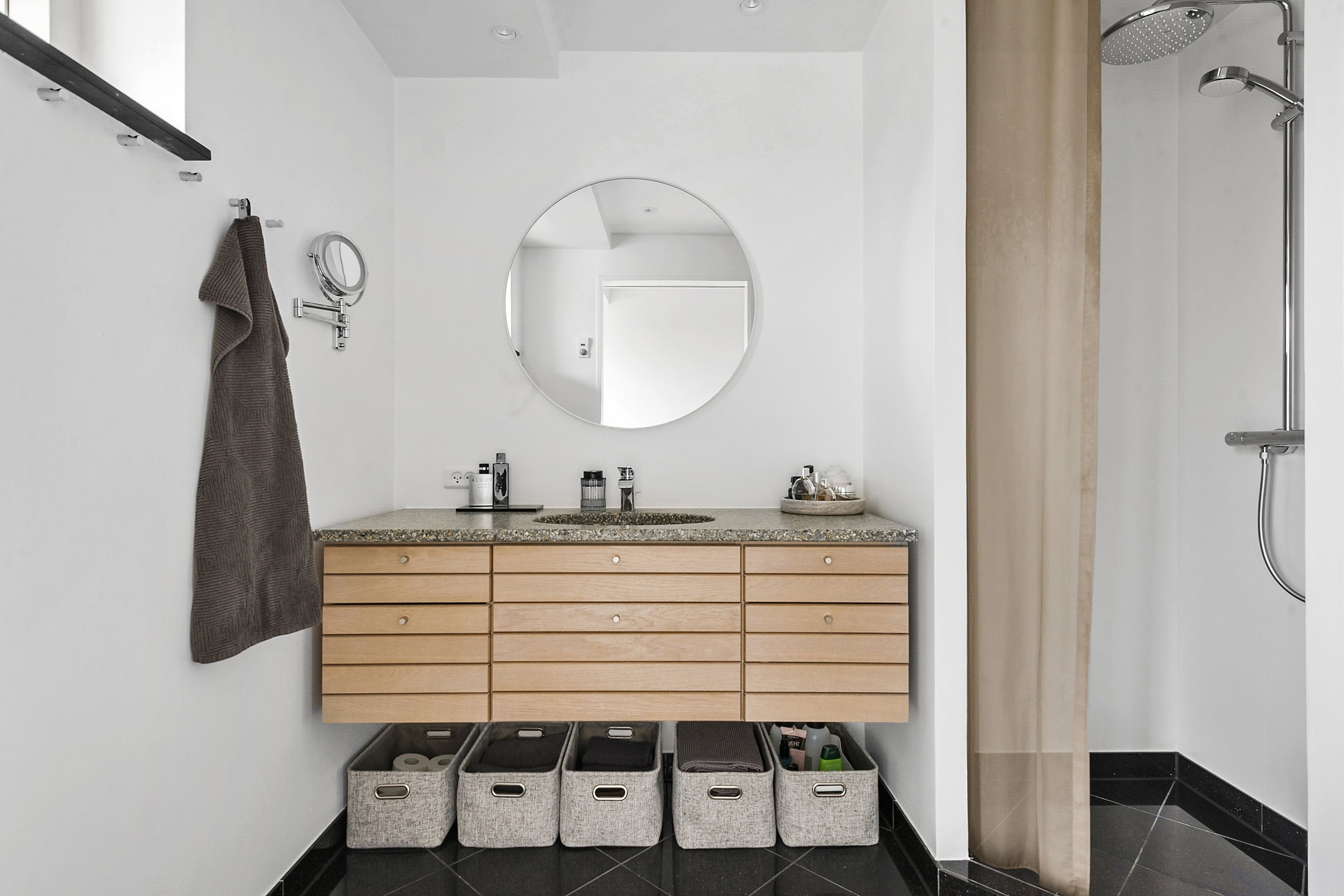 Fremhævet badeværelse billede i fuldskærmstilstand. Billede af Kystvejen 99C, Rude Strand, 8300 Odder