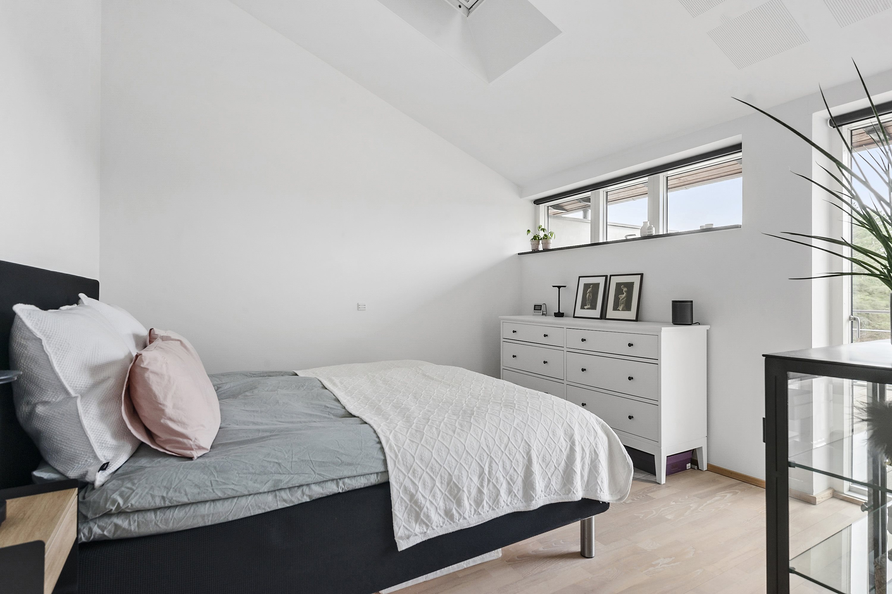 Fremhævet soveværelse billede i fuldskærmstilstand. Billede af Kystvejen 99C, Rude Strand, 8300 Odder