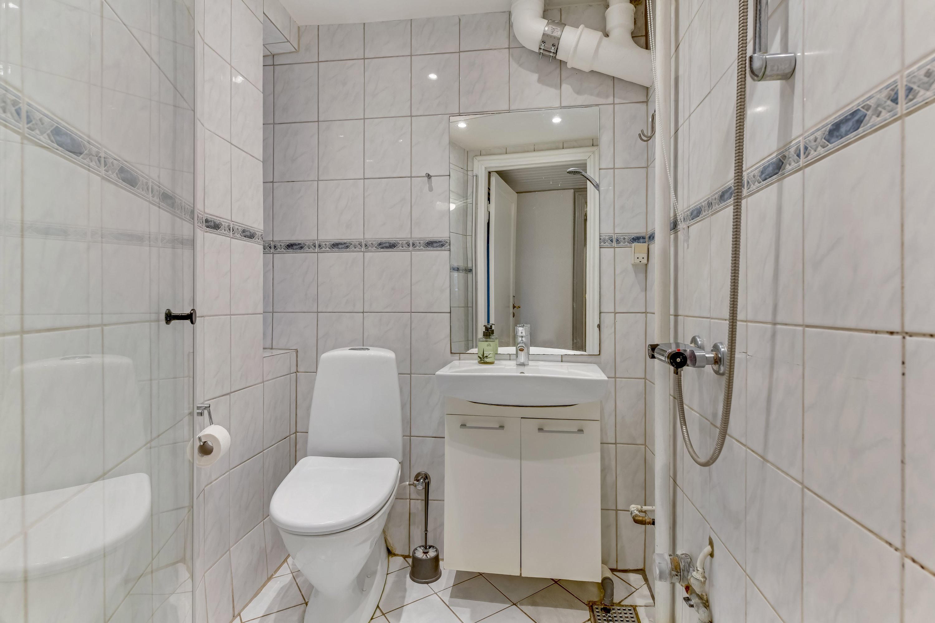 Fremhævet badeværelse billede i fuldskærmstilstand. Billede af Gl Vardevej 27, 1. tv., 6700 Esbjerg