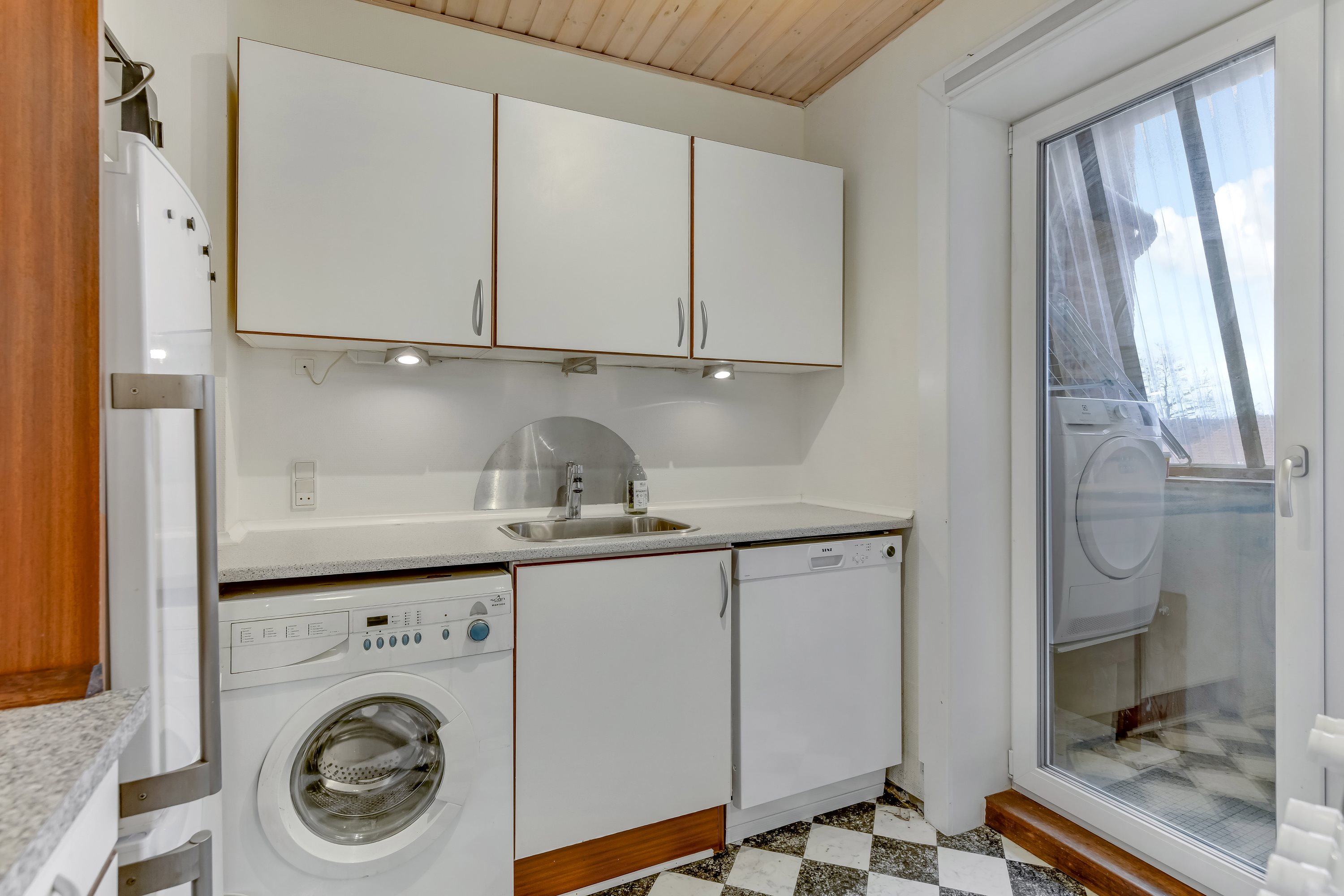 Fremhævet køkken billede i fuldskærmstilstand. Billede af Gl Vardevej 27, 1. tv., 6700 Esbjerg