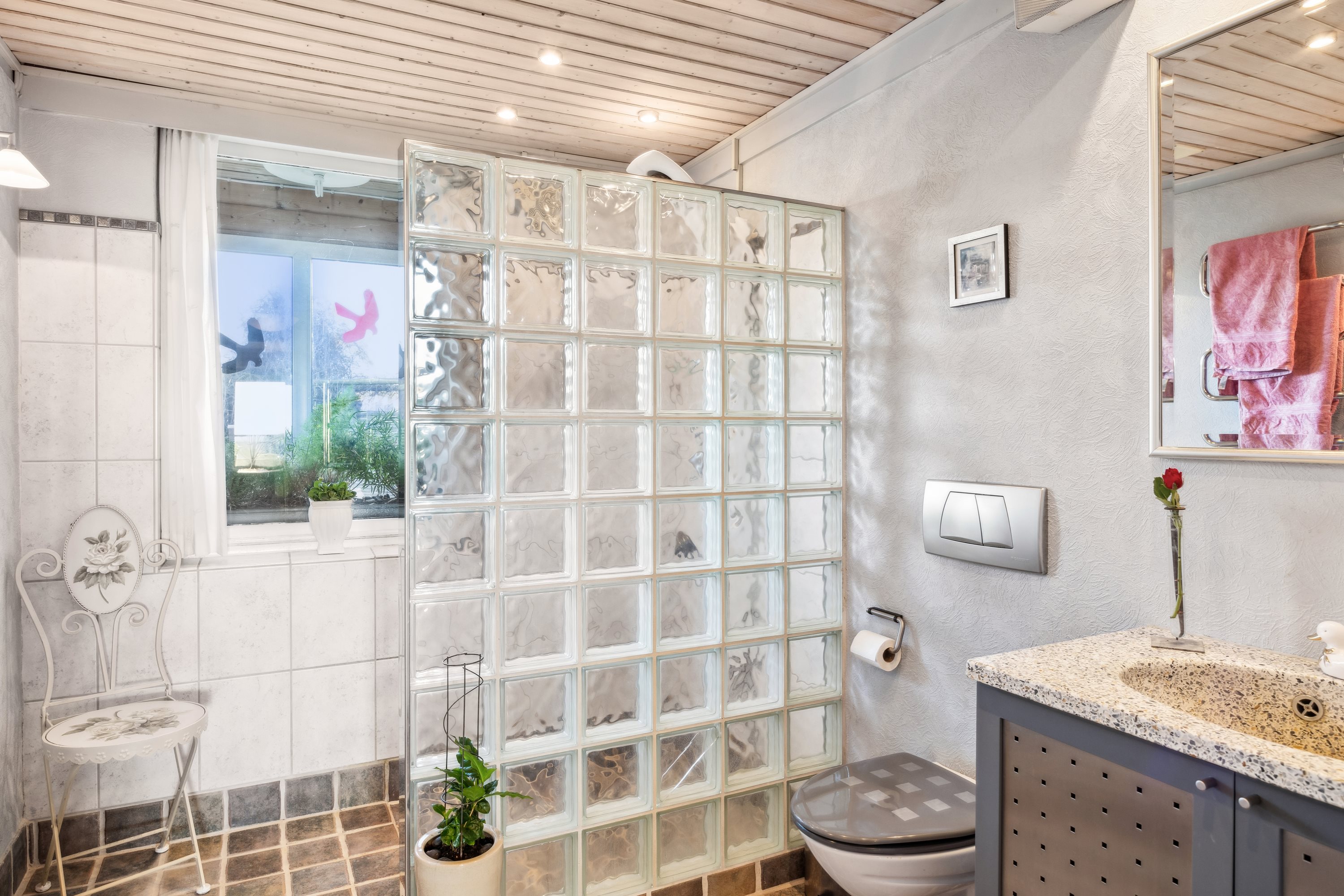 Fremhævet badeværelse billede i fuldskærmstilstand. Billede af Mimosavej 19B, Egsmark, 8400 Ebeltoft