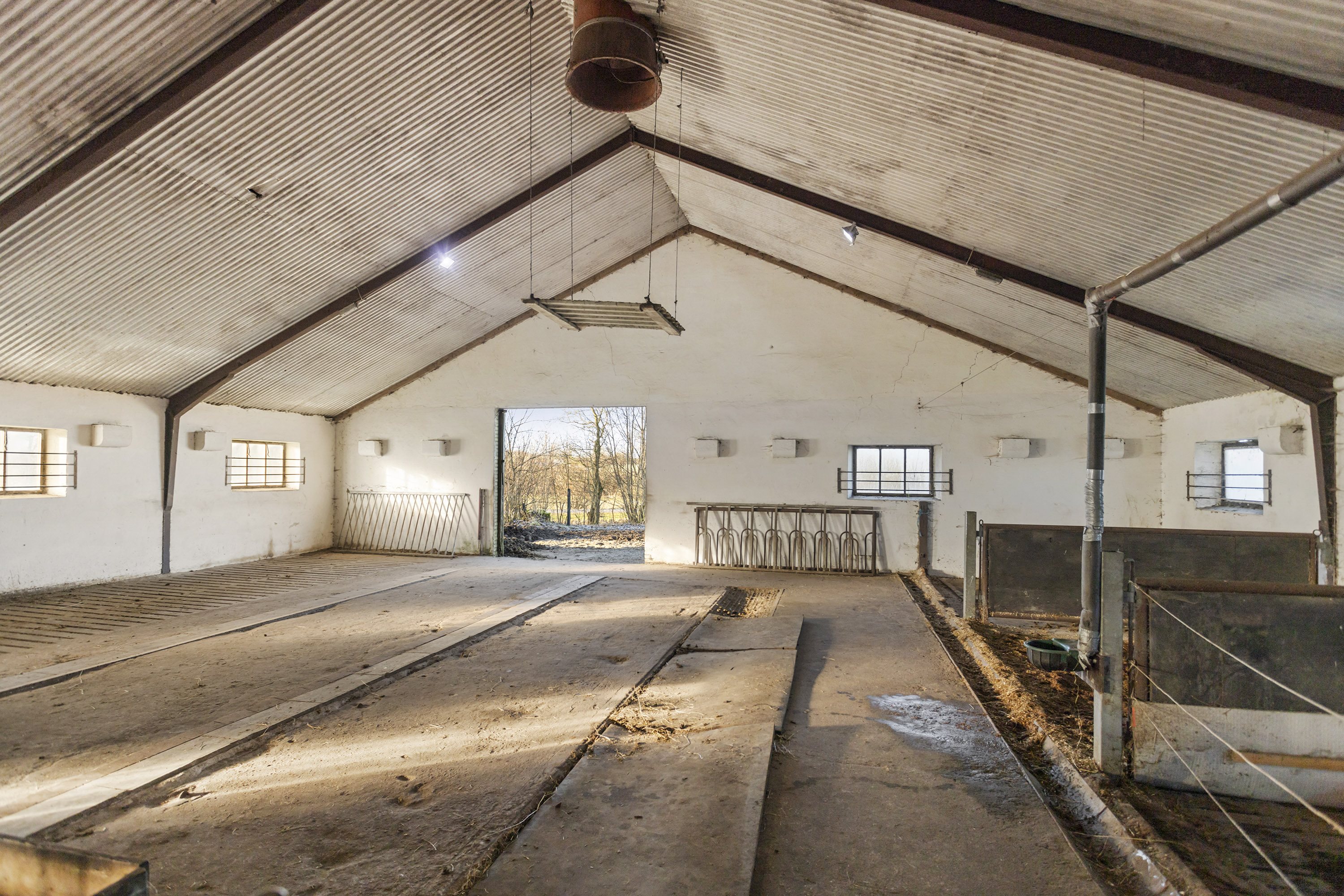 Fremhævet stald billede i fuldskærmstilstand. Billede af Stenhøjvej 273, Stenhøj, 9900 Frederikshavn