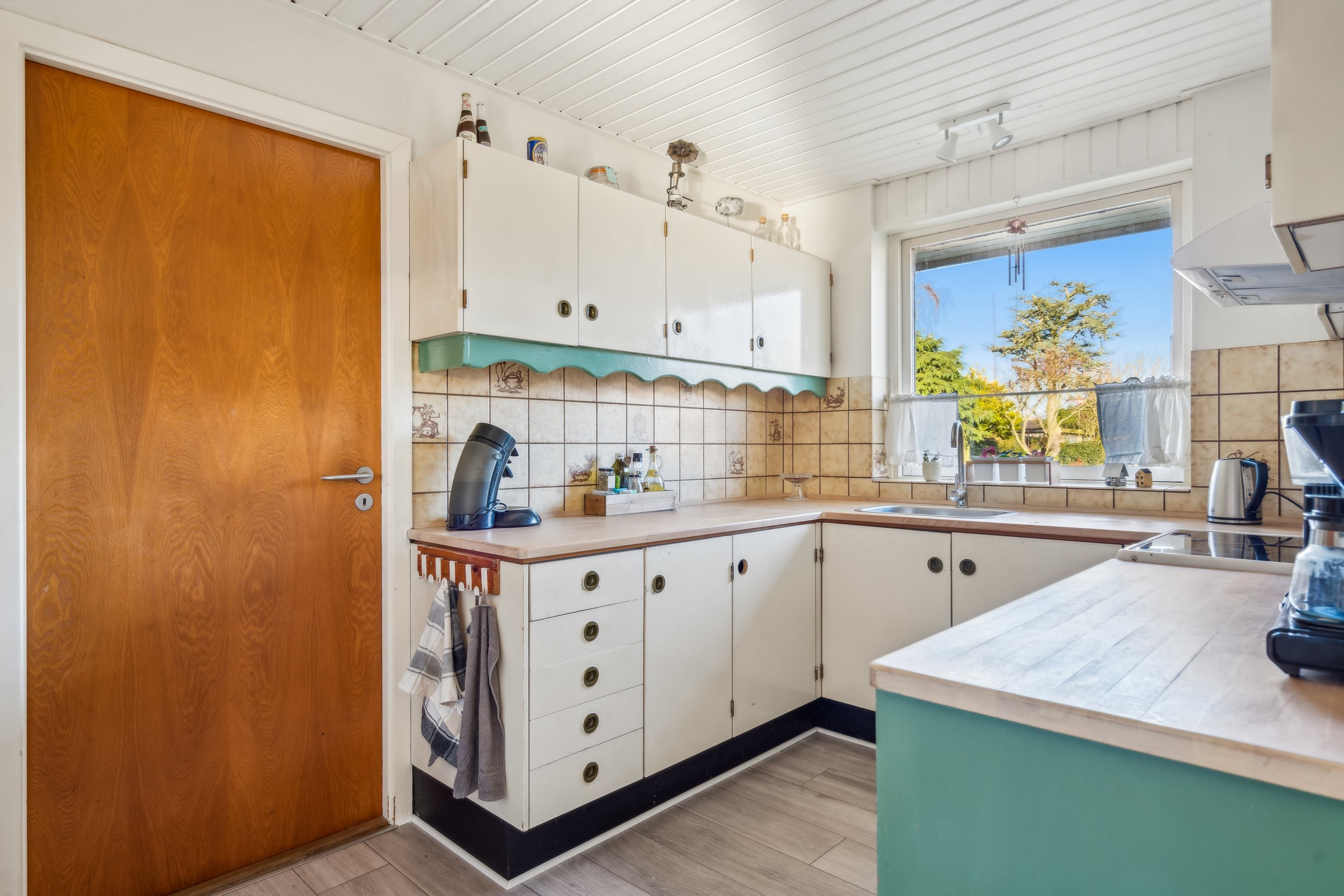 Fremhævet køkken billede i fuldskærmstilstand. Billede af Granlyvej 48, Åbyen, 9850 Hirtshals