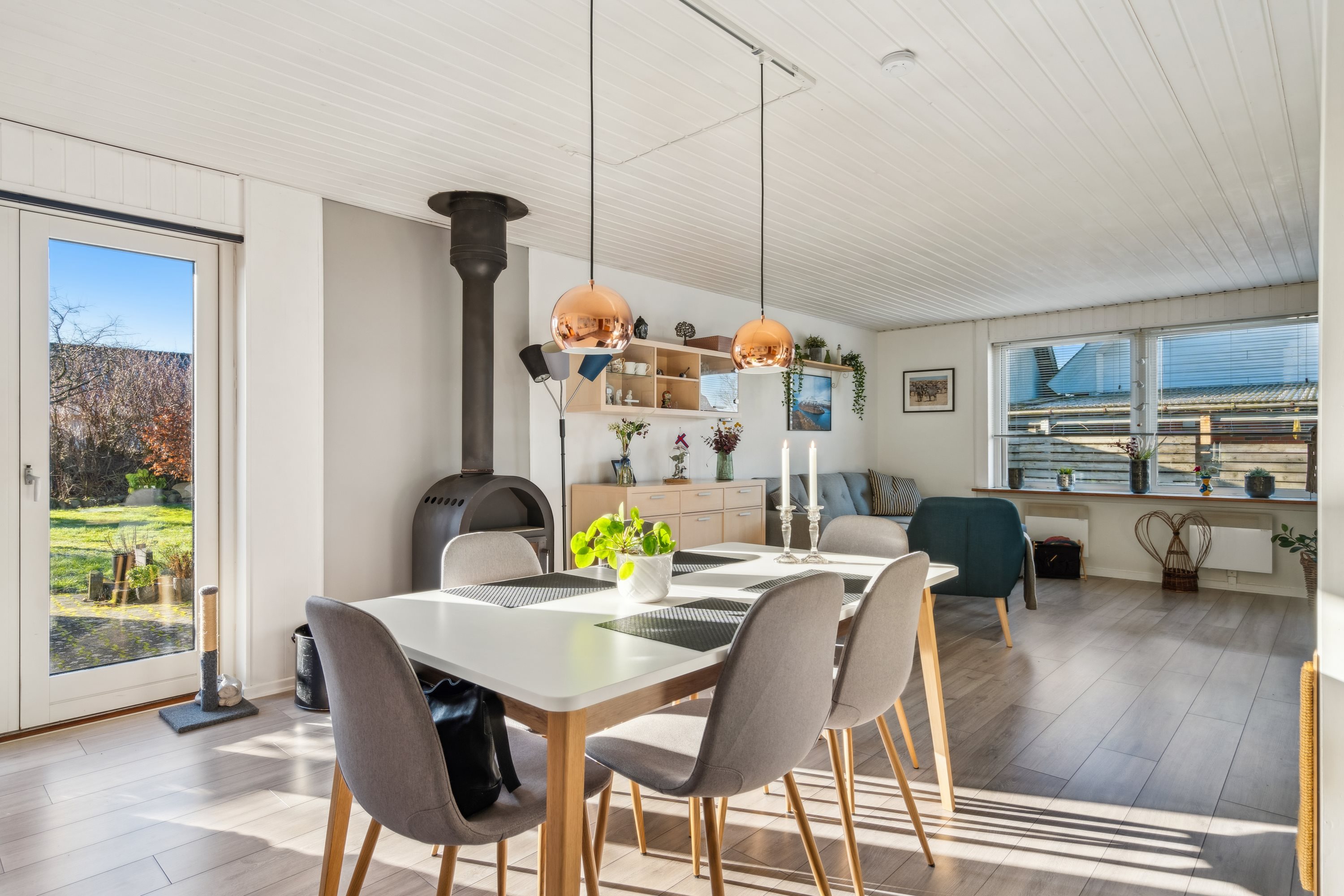 Fremhævet stue billede i fuldskærmstilstand. Billede af Granlyvej 48, Åbyen, 9850 Hirtshals