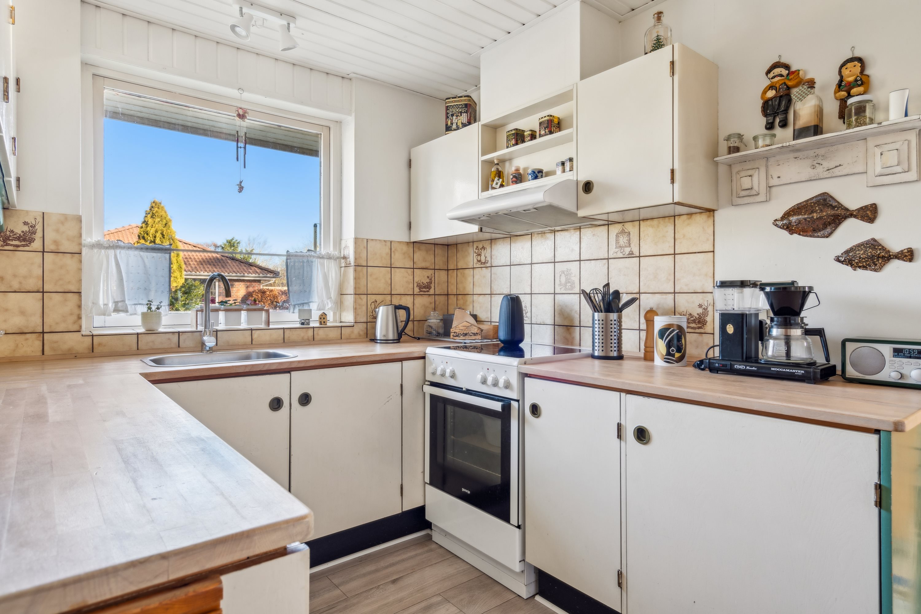 Fremhævet køkken billede i fuldskærmstilstand. Billede af Granlyvej 48, Åbyen, 9850 Hirtshals