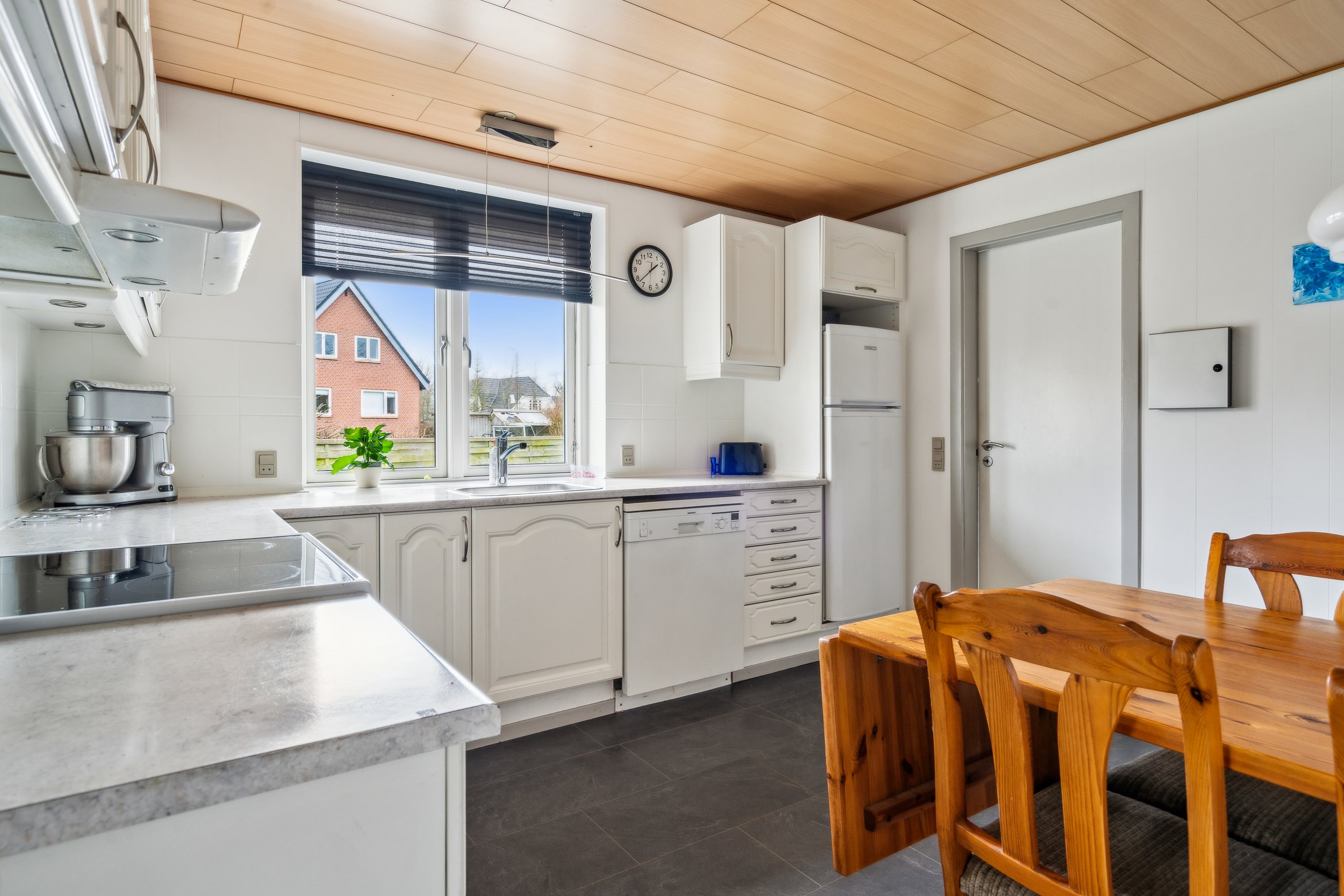 Miniaturebillede 1: køkken. Billede af Holbergsvej 5, 9760 Vrå