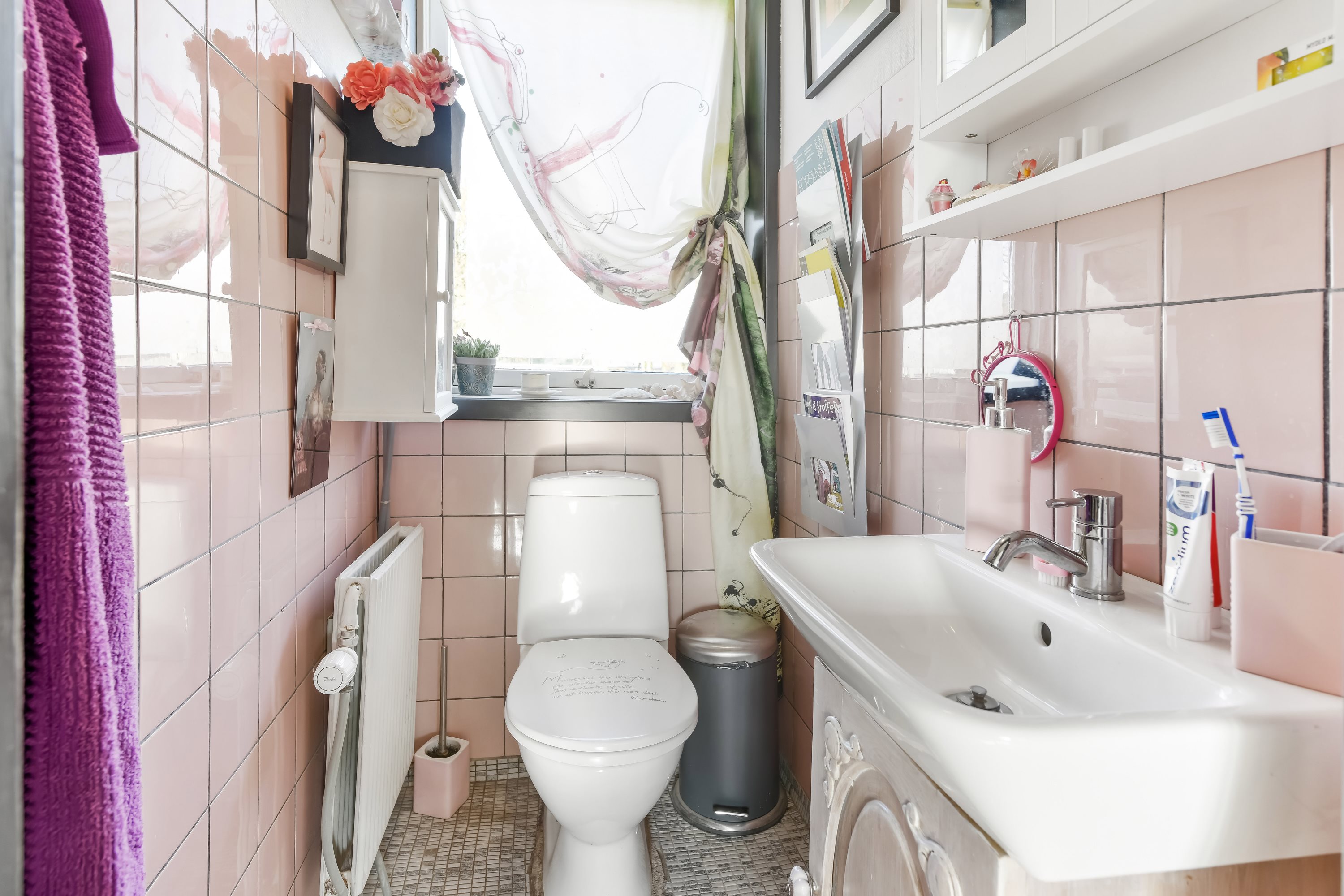 Fremhævet toilet billede i fuldskærmstilstand. Billede af Wessels Alle 4, 6700 Esbjerg