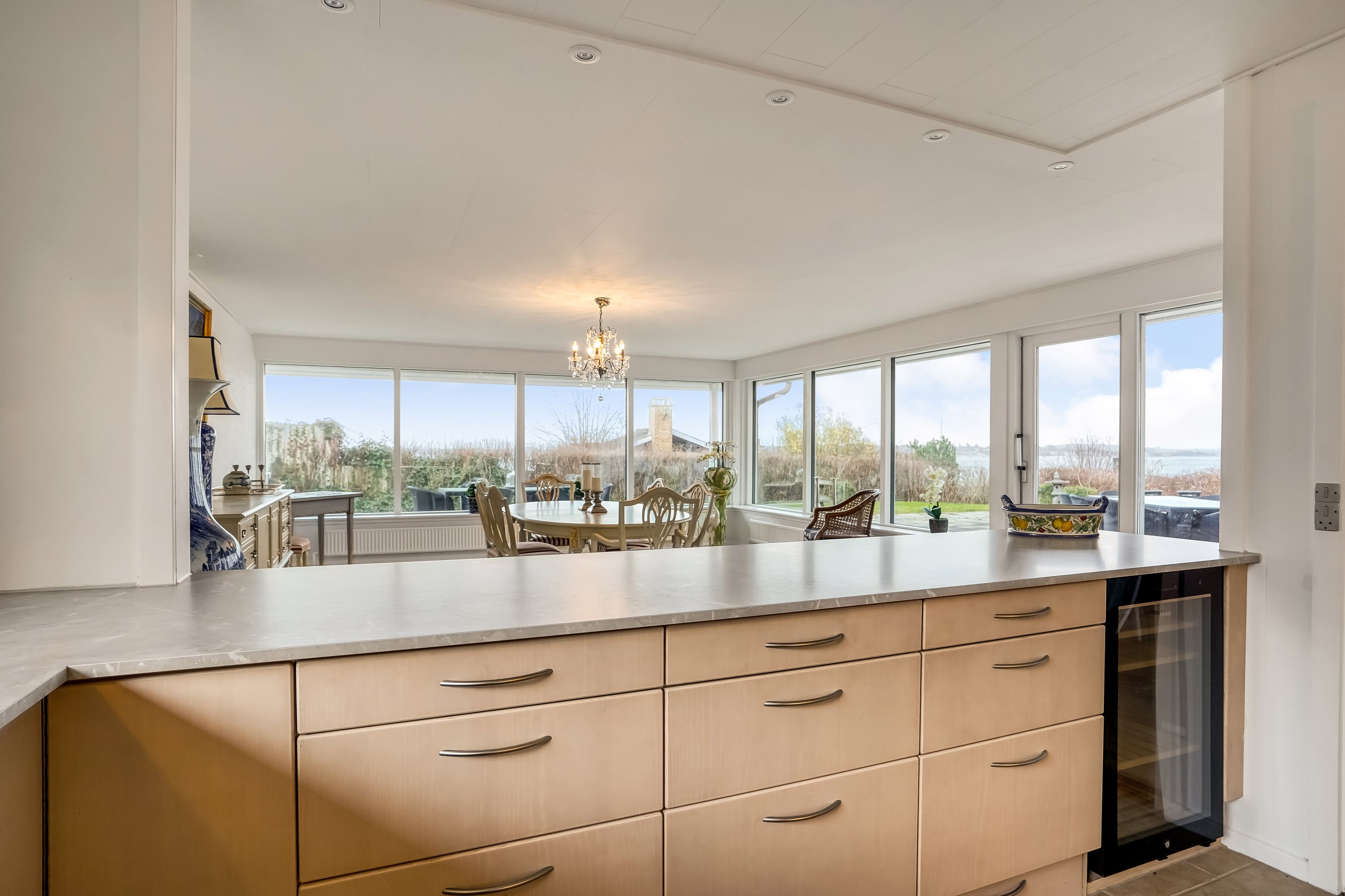 Fremhævet køkken billede i fuldskærmstilstand. Billede af Madehøjvej 4, Midskov, 5370 Mesinge