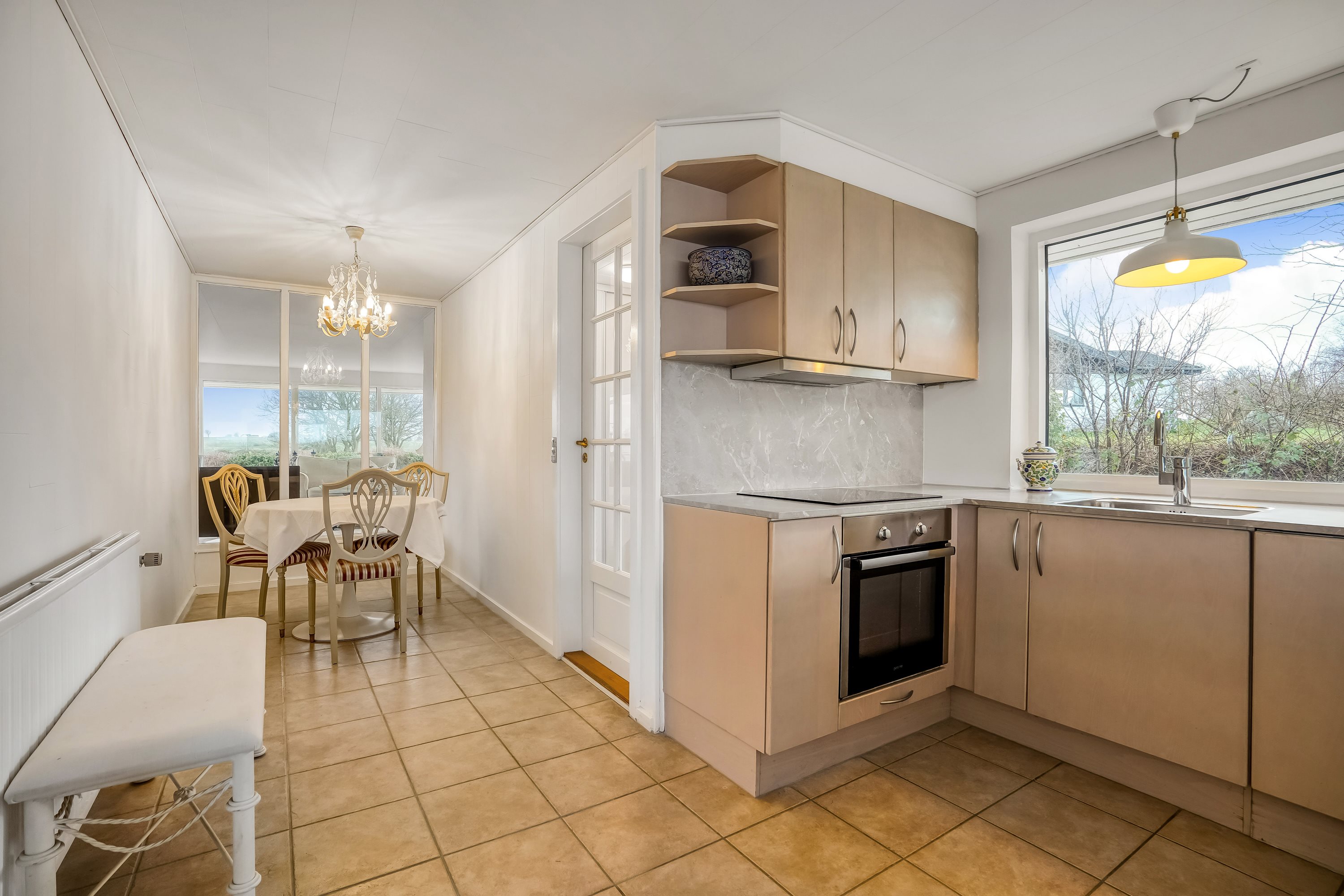 Fremhævet køkken billede i fuldskærmstilstand. Billede af Madehøjvej 4, Midskov, 5370 Mesinge