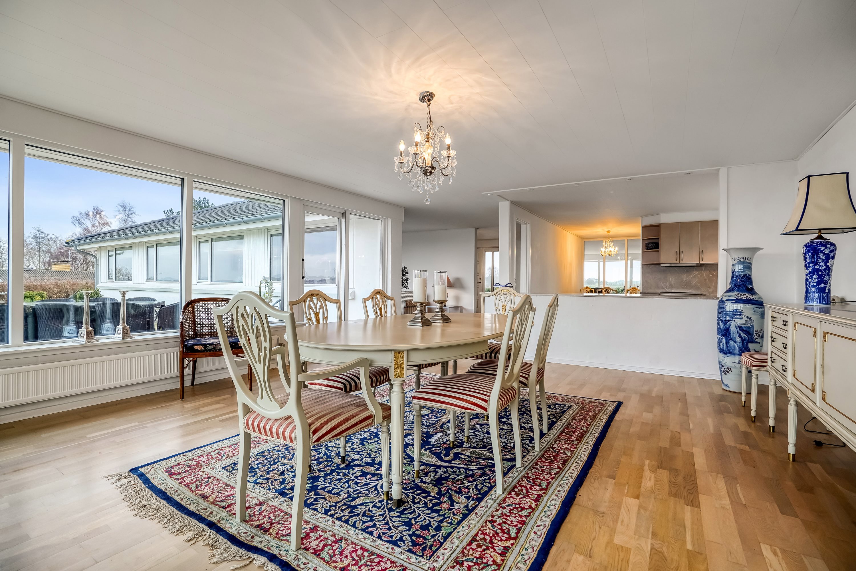 Fremhævet stue billede i fuldskærmstilstand. Billede af Madehøjvej 4, Midskov, 5370 Mesinge