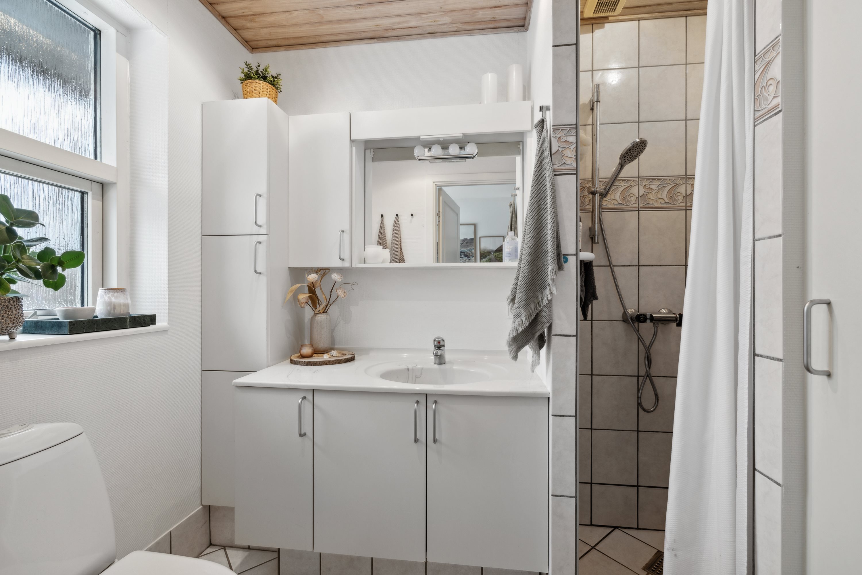 Fremhævet badeværelse billede i fuldskærmstilstand. Billede af Garbeled 12, Årslev, 5792 Årslev