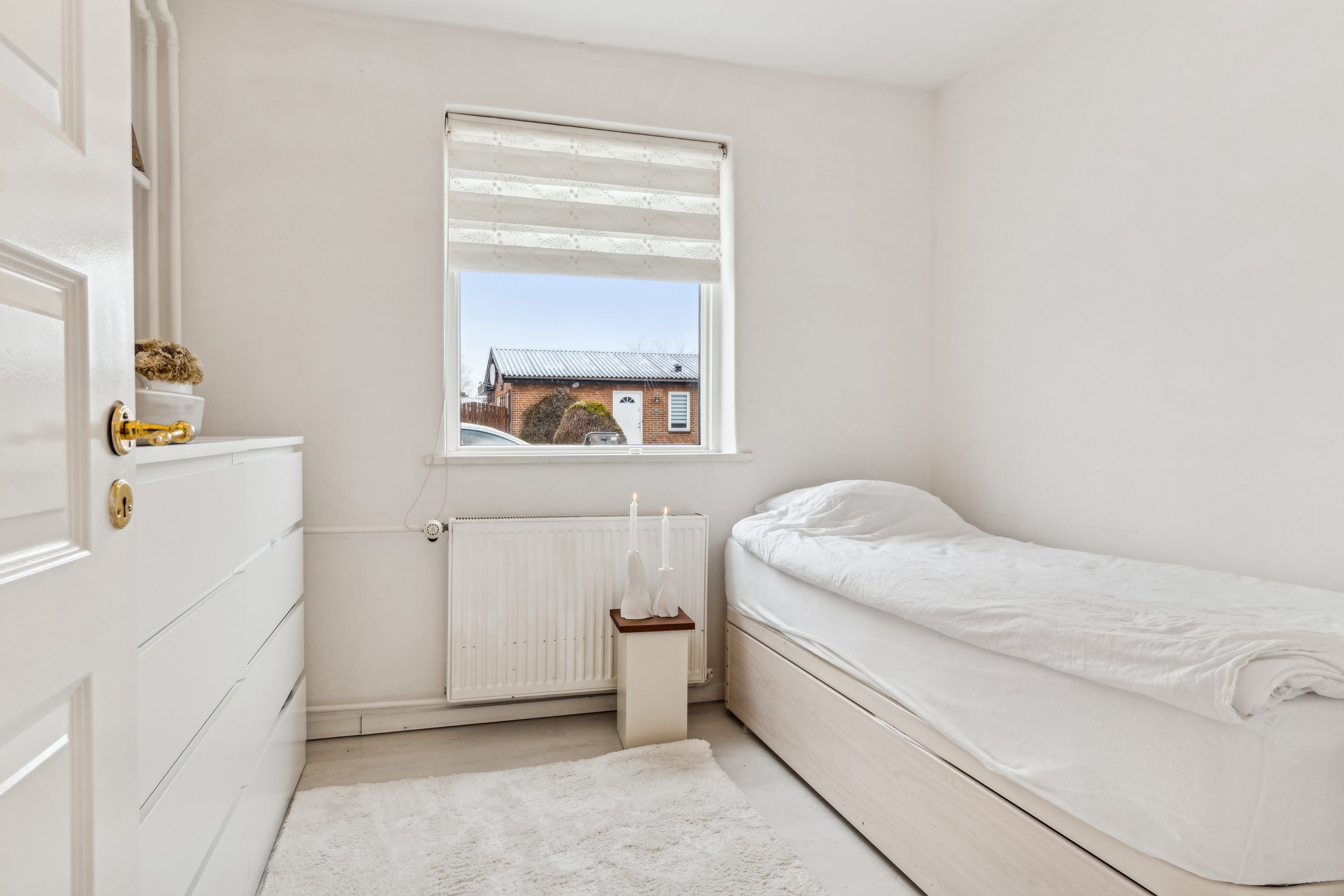 Fremhævet soveværelse billede i fuldskærmstilstand. Billede af Vestager 17, 2605 Brøndby