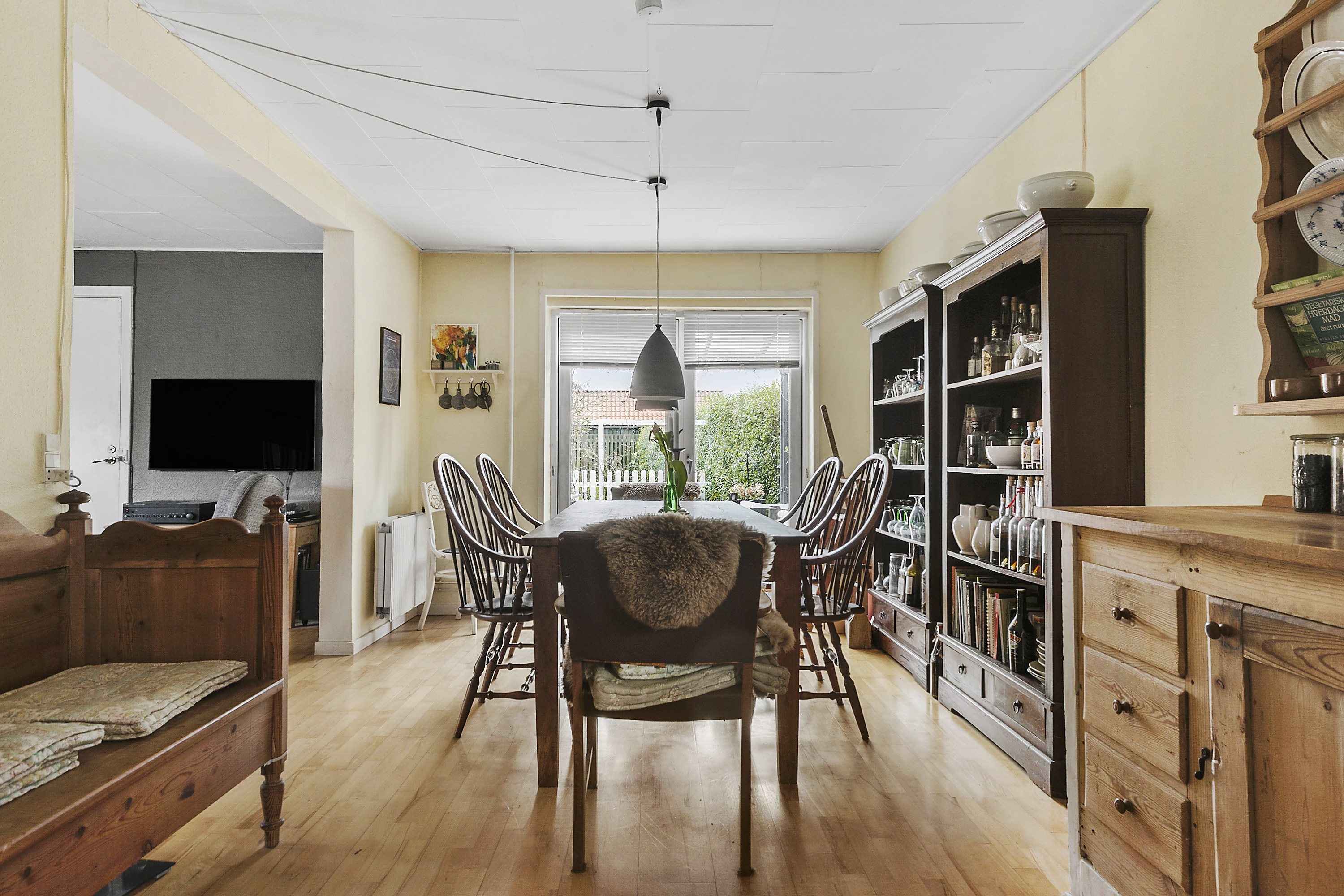 Fremhævet spisestue billede i fuldskærmstilstand. Billede af Skolegade 17, Hou, 8300 Odder