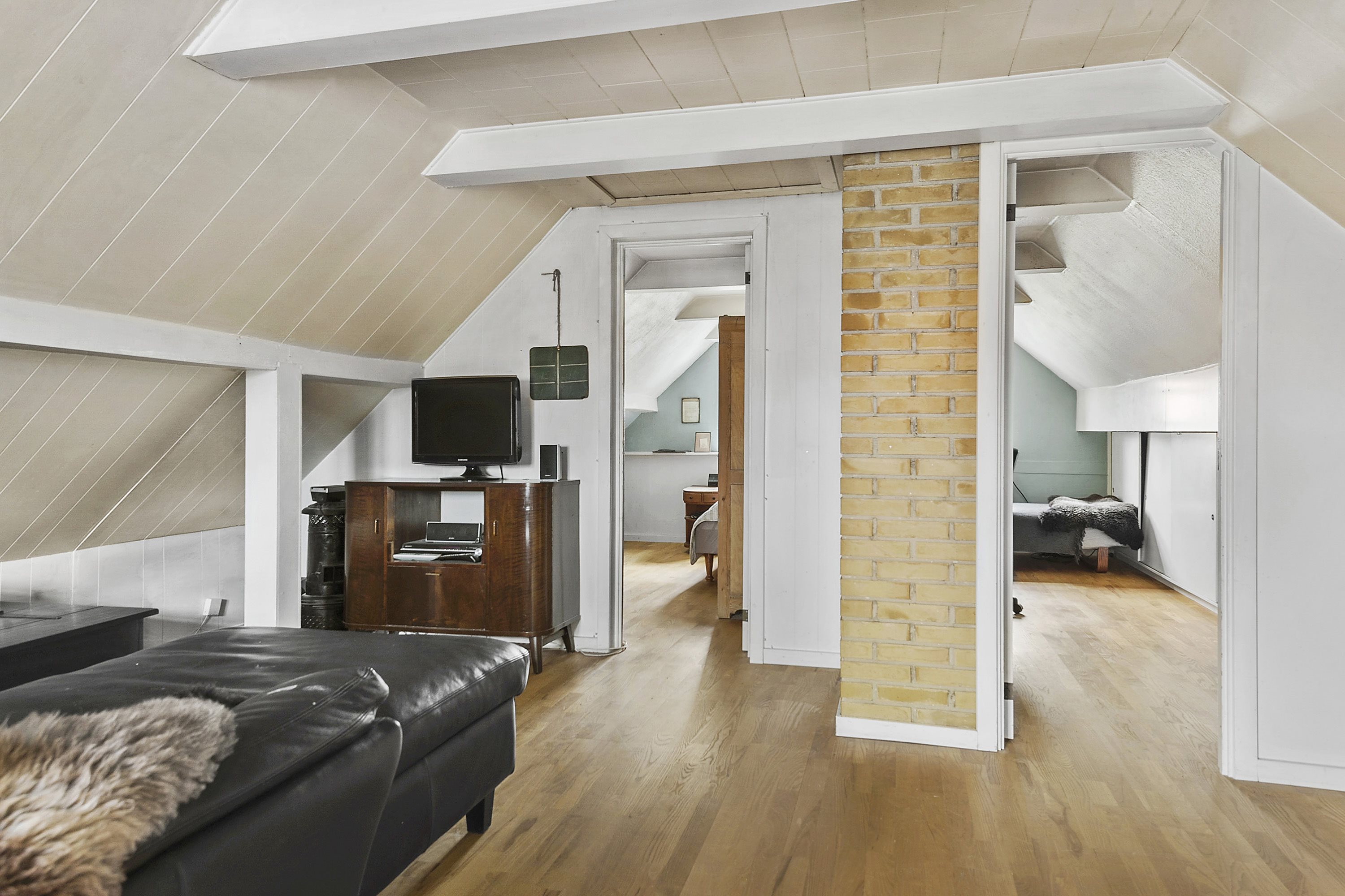 Fremhævet stue billede i fuldskærmstilstand. Billede af Skolegade 17, Hou, 8300 Odder