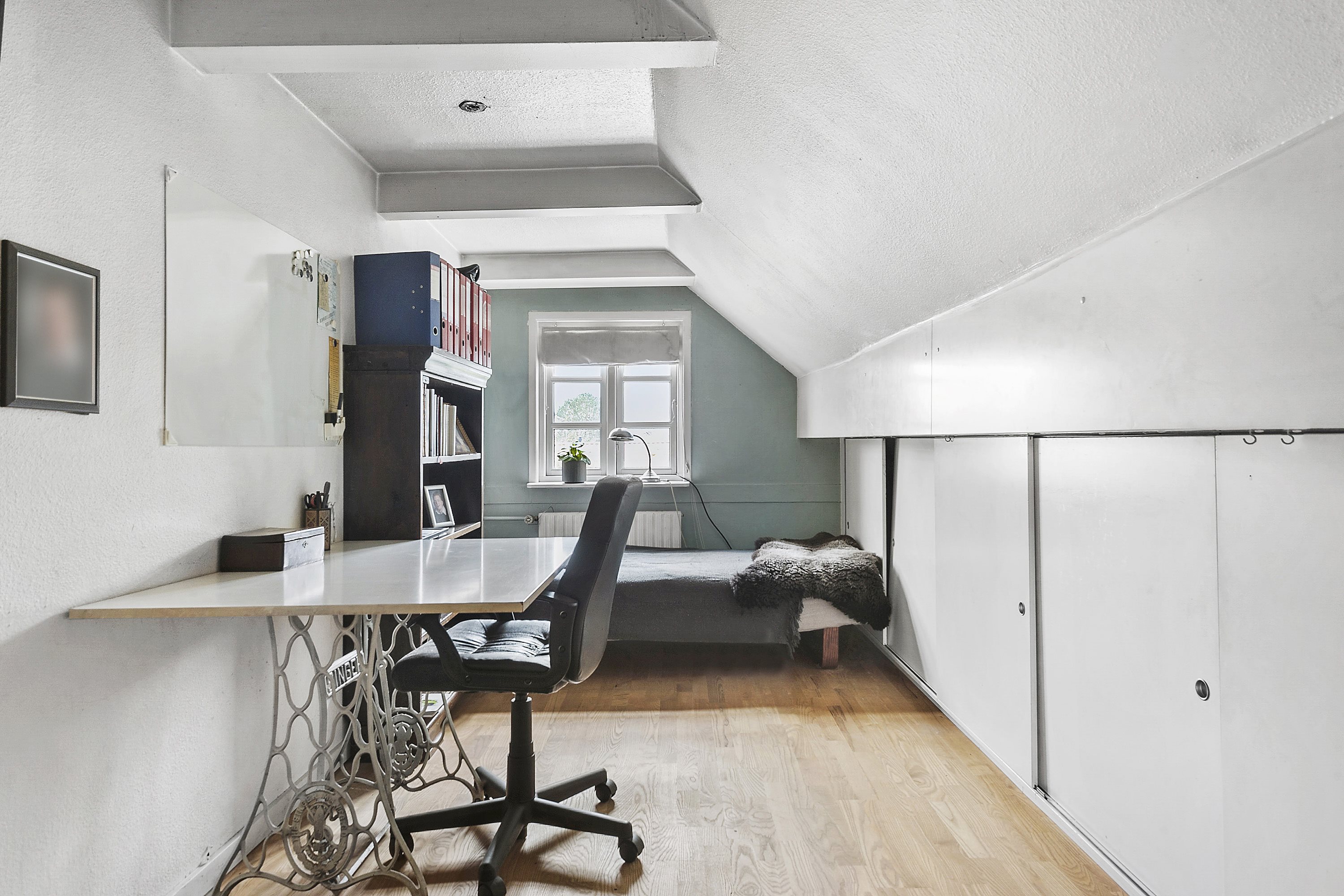 Fremhævet kontor billede i fuldskærmstilstand. Billede af Skolegade 17, Hou, 8300 Odder