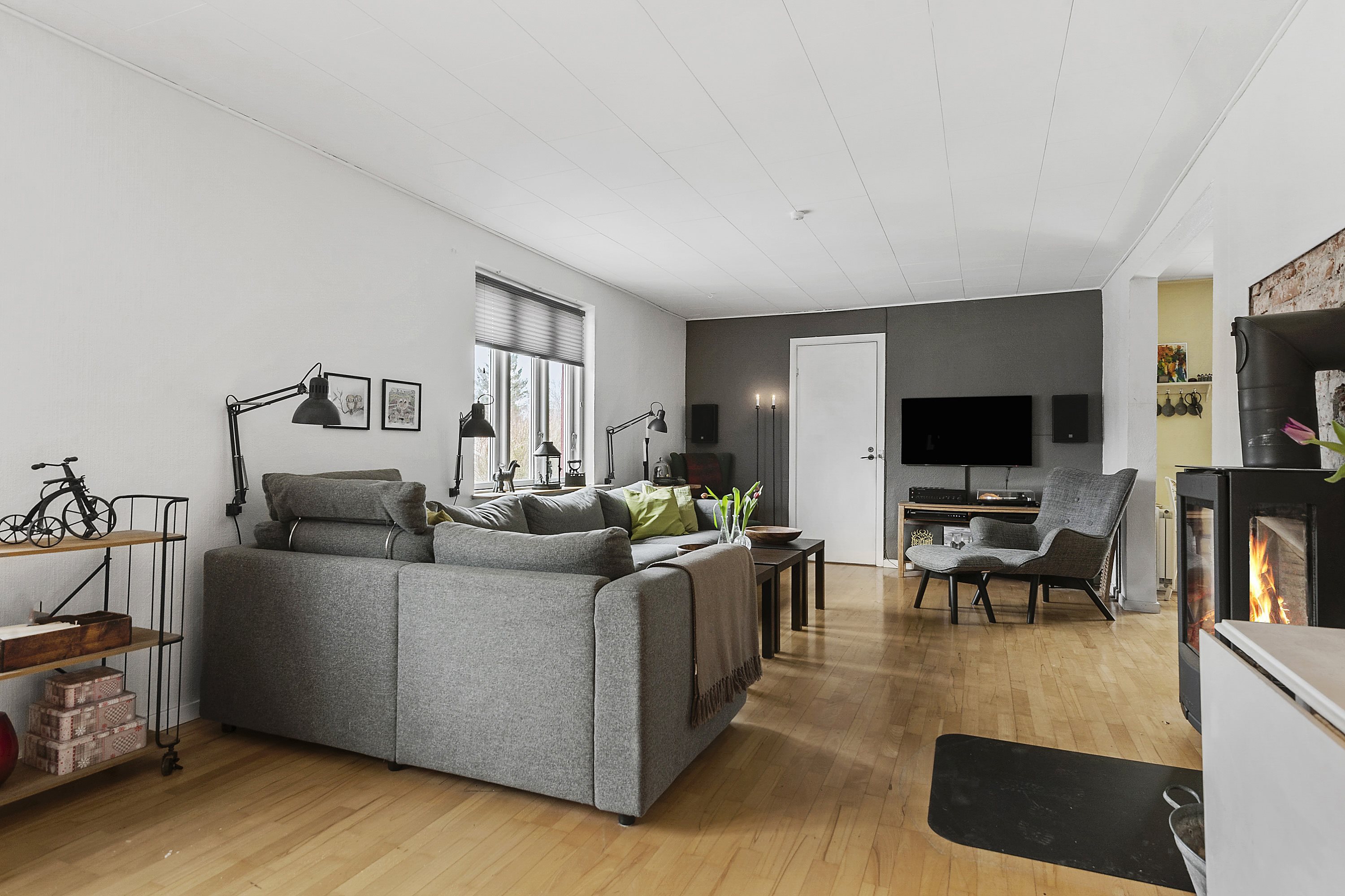 Fremhævet stue billede i fuldskærmstilstand. Billede af Skolegade 17, Hou, 8300 Odder