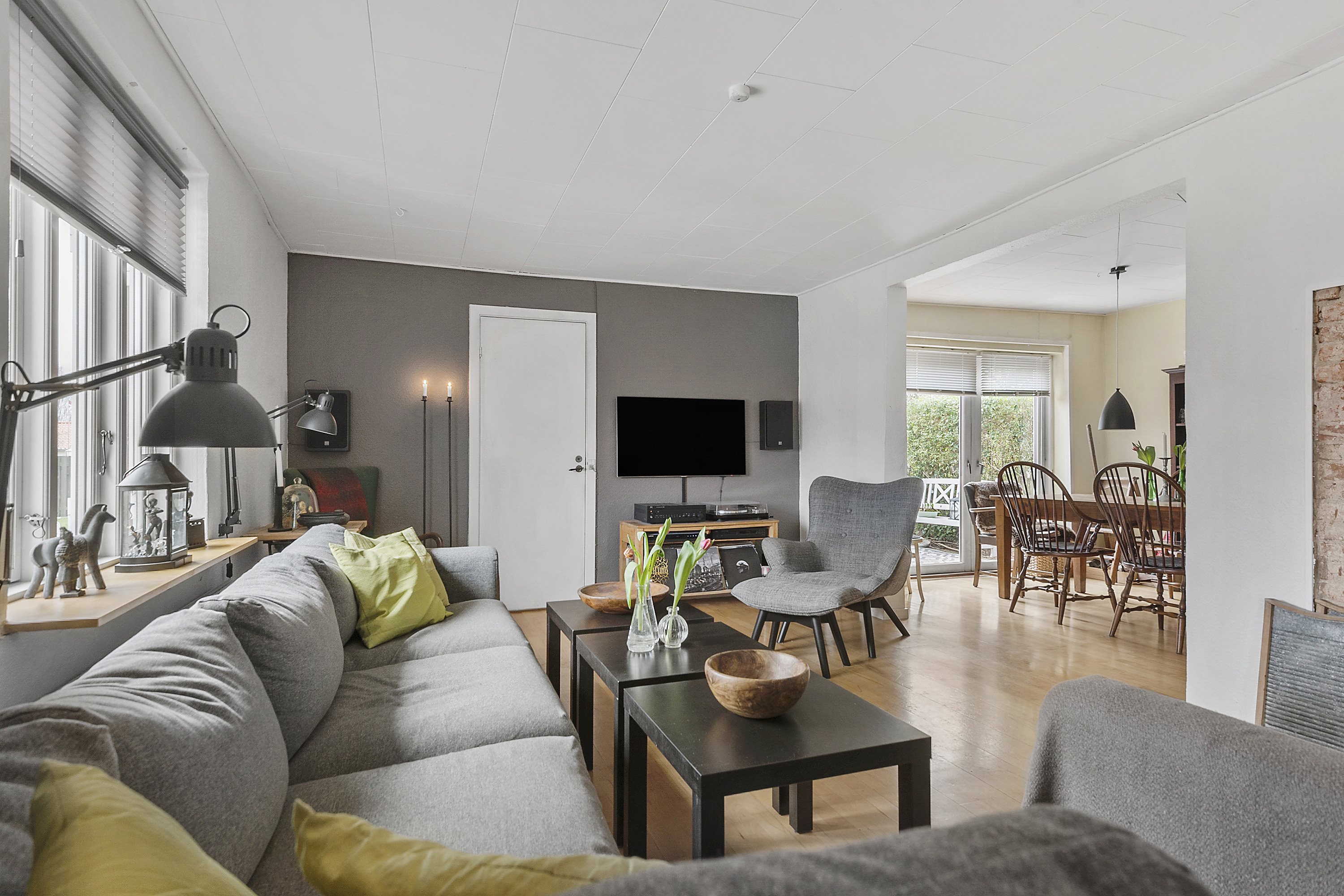 Fremhævet stue billede i fuldskærmstilstand. Billede af Skolegade 17, Hou, 8300 Odder