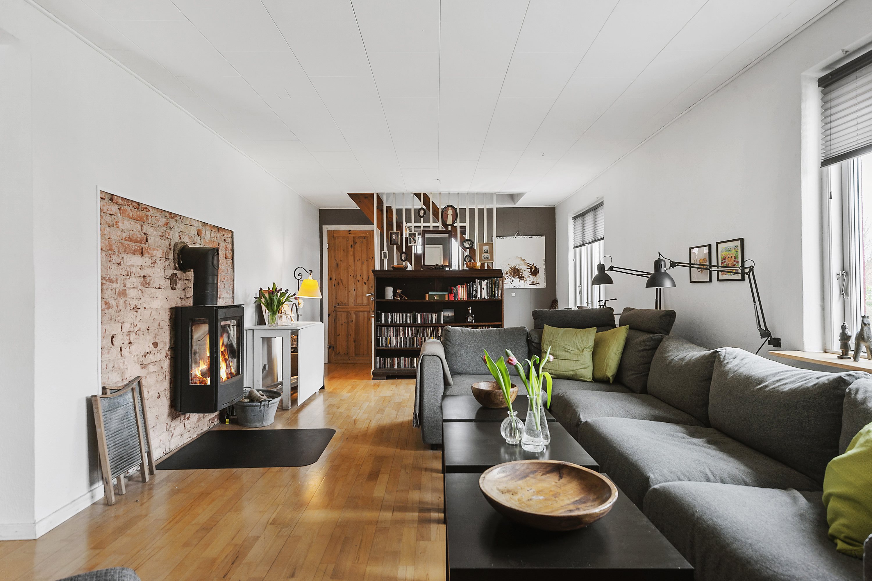 Fremhævet stue billede i fuldskærmstilstand. Billede af Skolegade 17, Hou, 8300 Odder