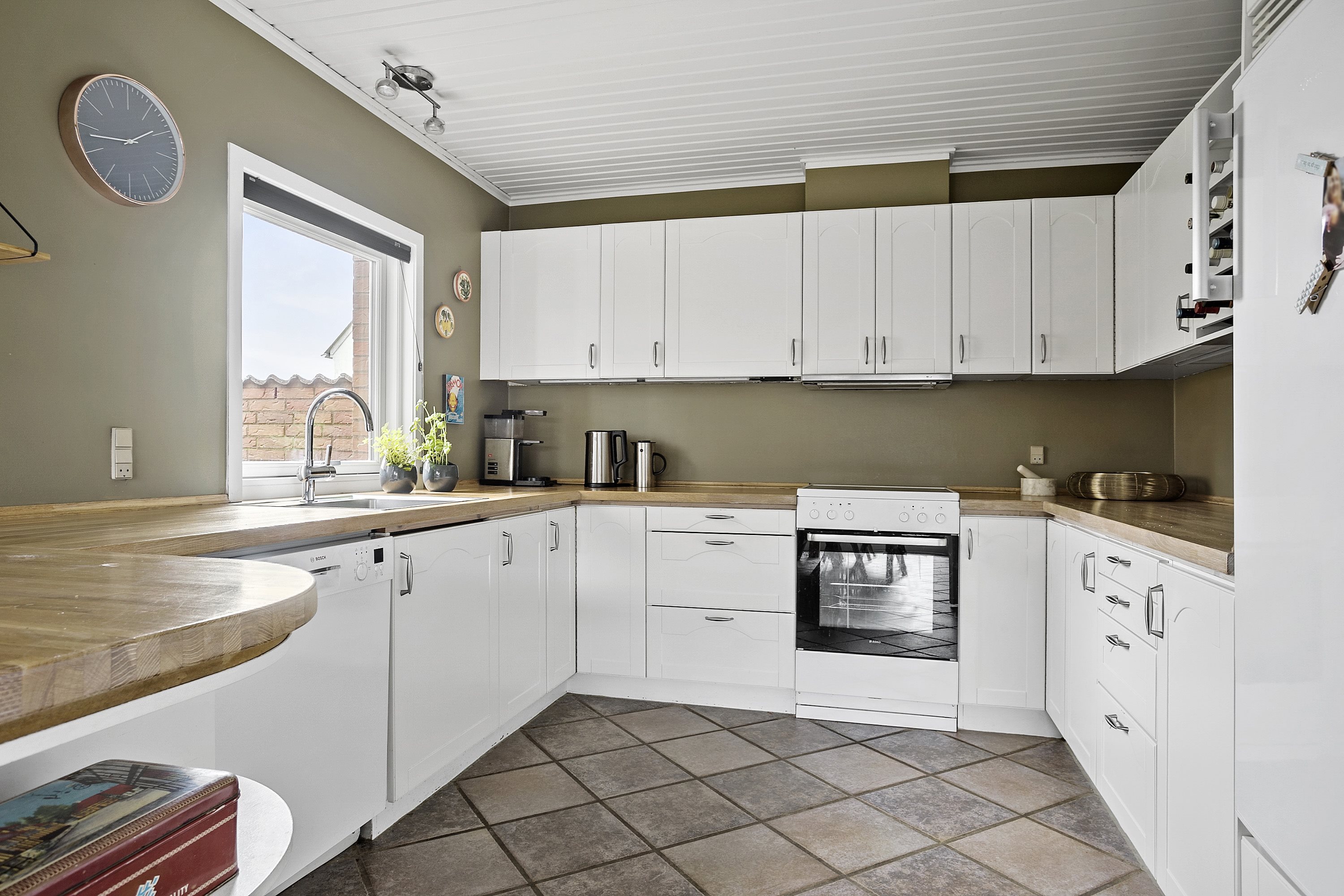 Fremhævet køkken billede i fuldskærmstilstand. Billede af Surhavevej 10, Gjerndrup, 6650 Brørup