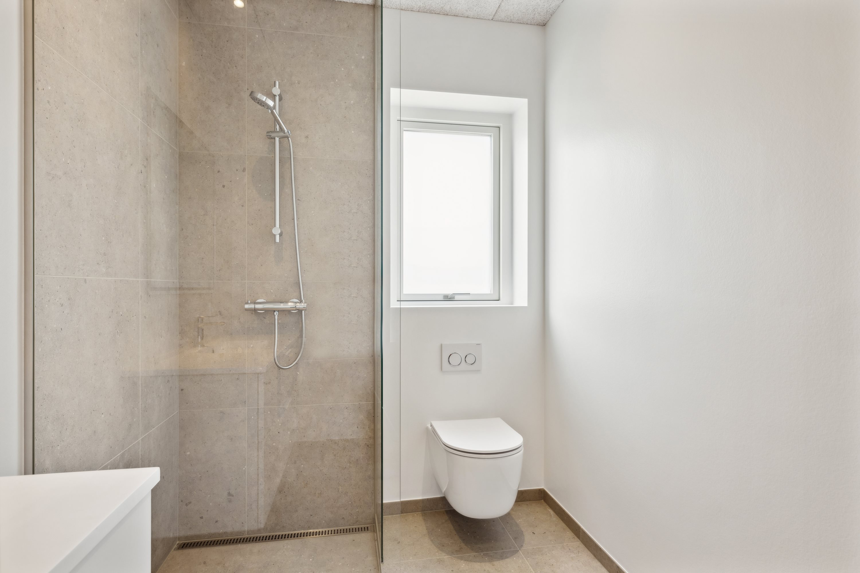 Fremhævet badeværelse billede i fuldskærmstilstand. Billede af Mølbjerget 19, Rodskov, 8543 Hornslet