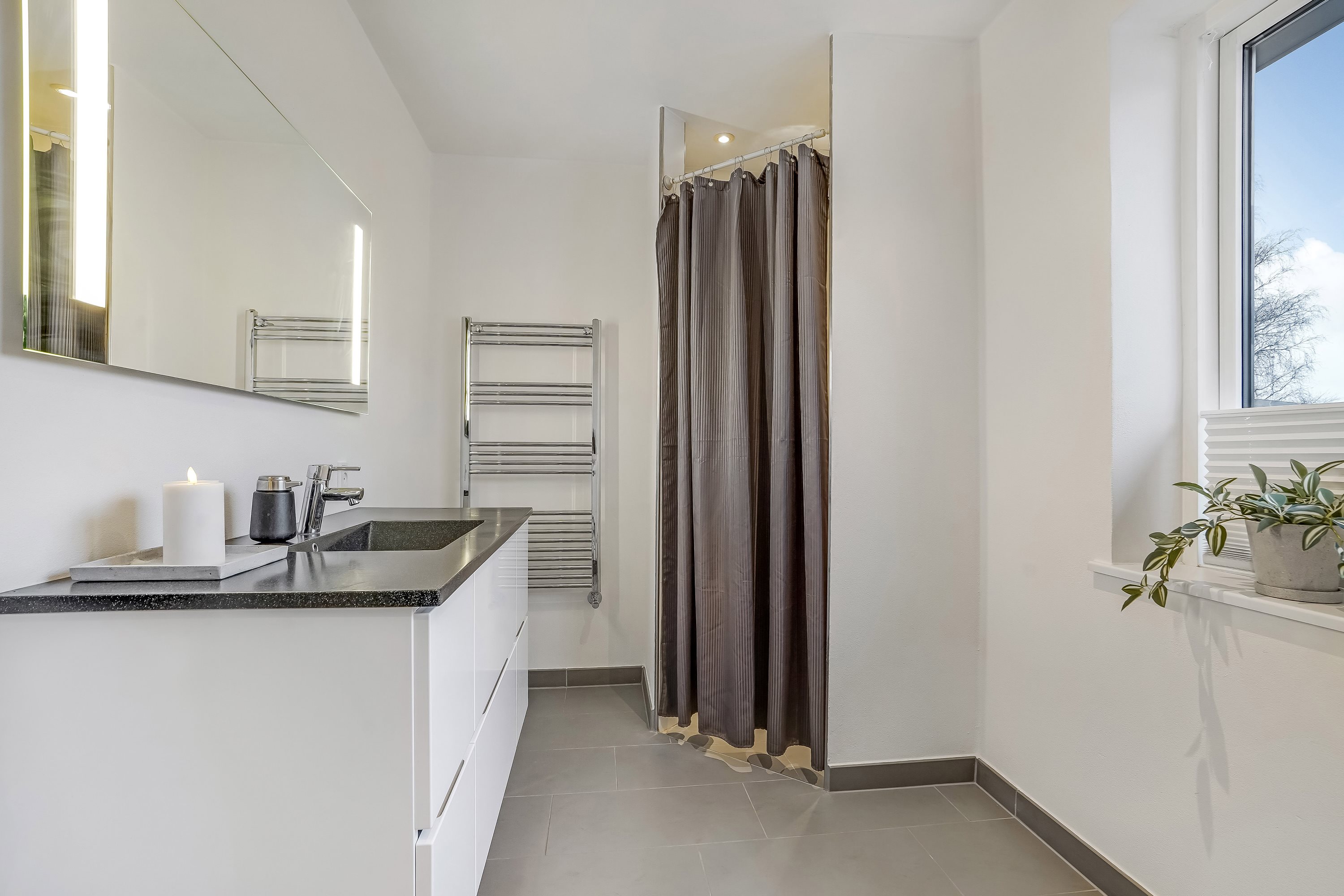 Fremhævet badeværelse billede i fuldskærmstilstand. Billede af Nygade 30, 5592 Ejby